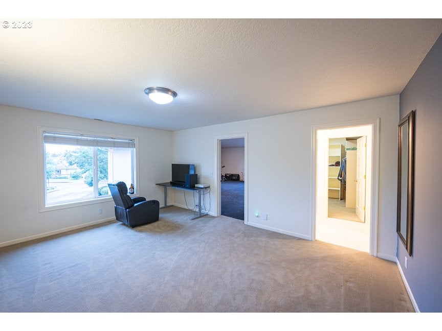 Eugene, Oregon, 97401, United States, 5 Bedrooms Bedrooms, ,5 BathroomsBathrooms,Residential,Active,1986881