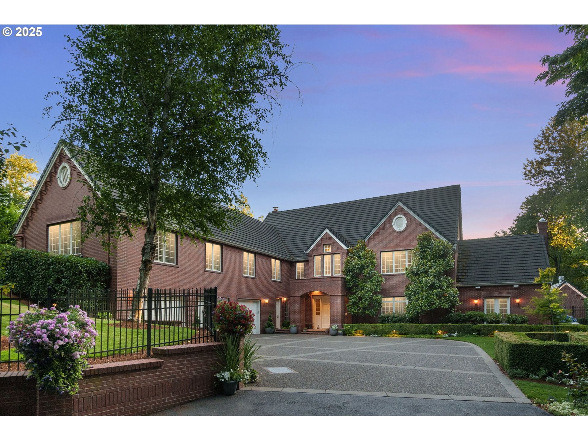 Portland, Oregon, 97229, United States, 5 Bedrooms Bedrooms, ,6 BathroomsBathrooms,Residential,Active,1894169