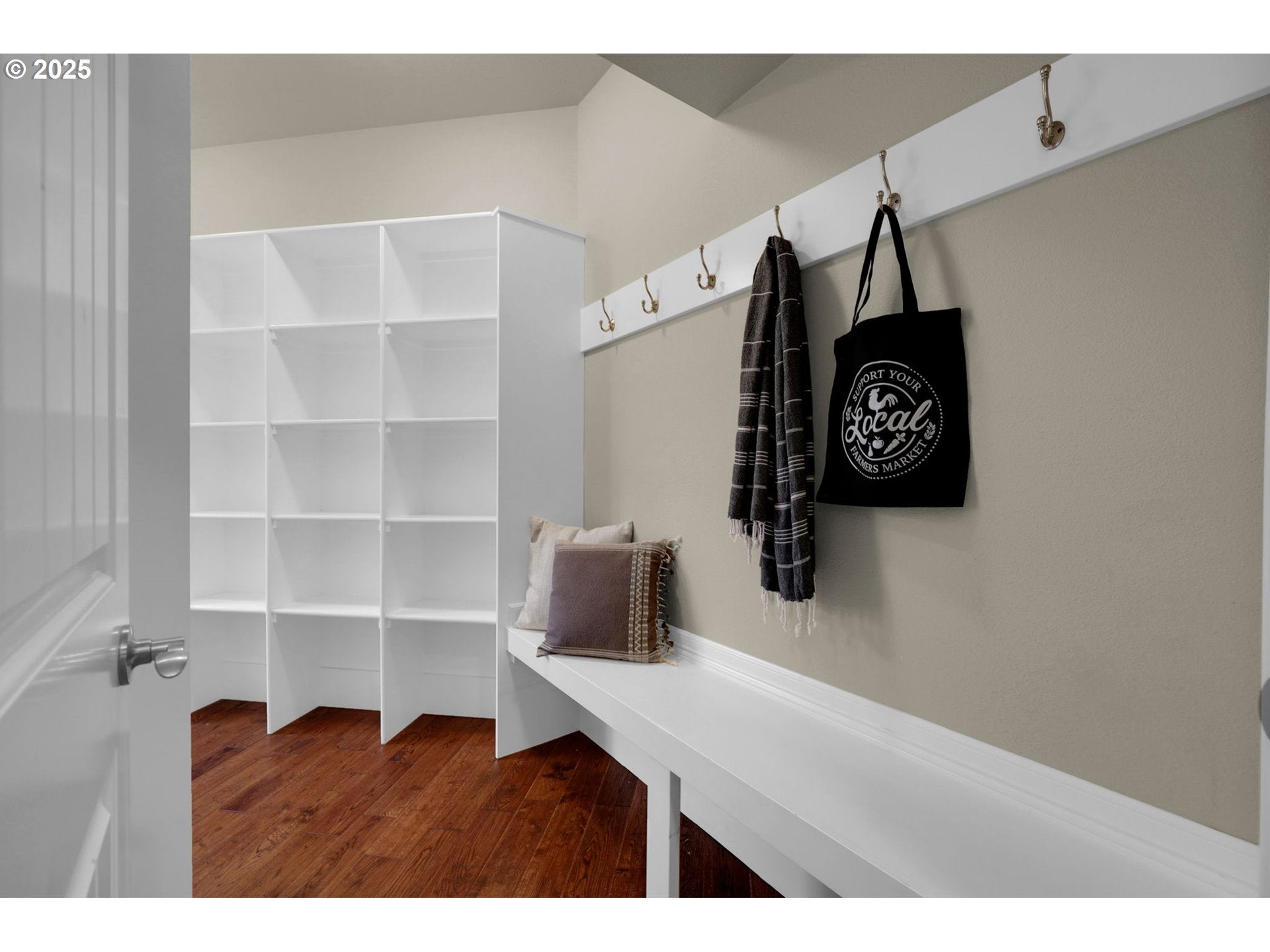 Eugene, Oregon, 97408, United States, 5 Bedrooms Bedrooms, ,3 BathroomsBathrooms,Residential,Active,2007072