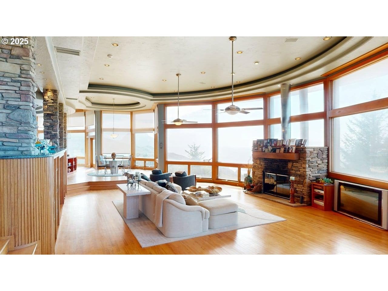 Gold Beach, Oregon, 97444, United States, 3 Bedrooms Bedrooms, ,6 BathroomsBathrooms,Residential,Active,1953281