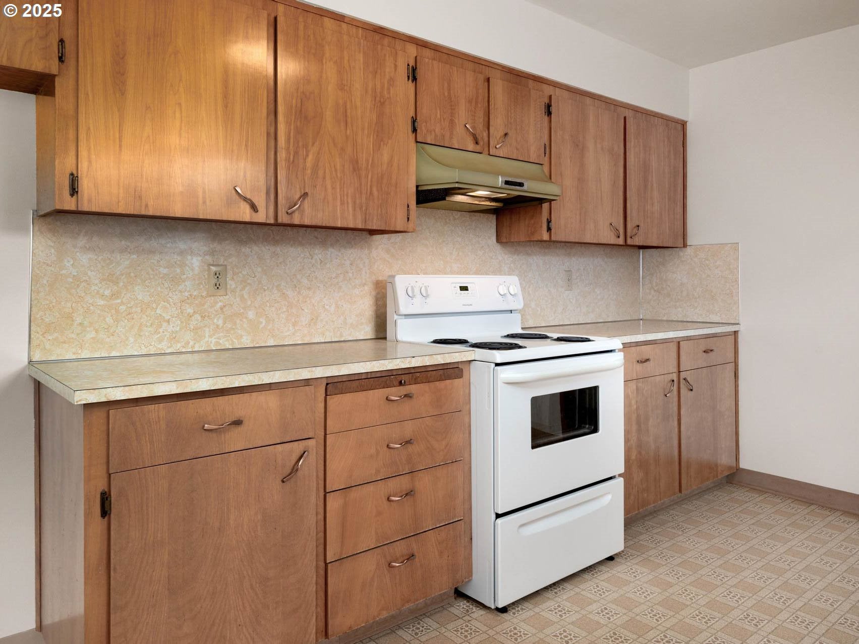 Hillsboro, Oregon, 97123, United States, 3 Bedrooms Bedrooms, ,2 BathroomsBathrooms,Residential,Active,1849541