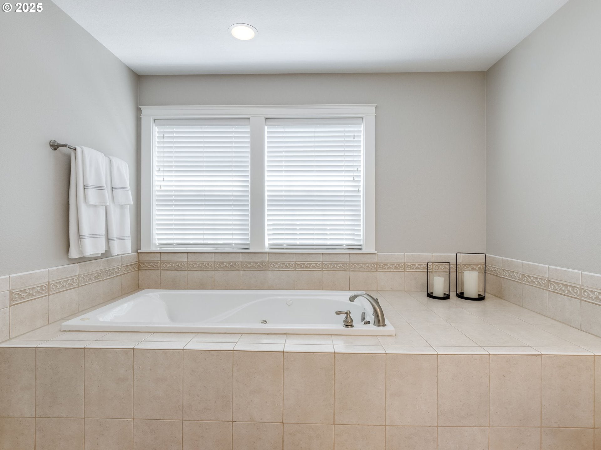 Oregon City, Oregon, 97045, United States, 4 Bedrooms Bedrooms, ,3 BathroomsBathrooms,Residential,Active,1886829