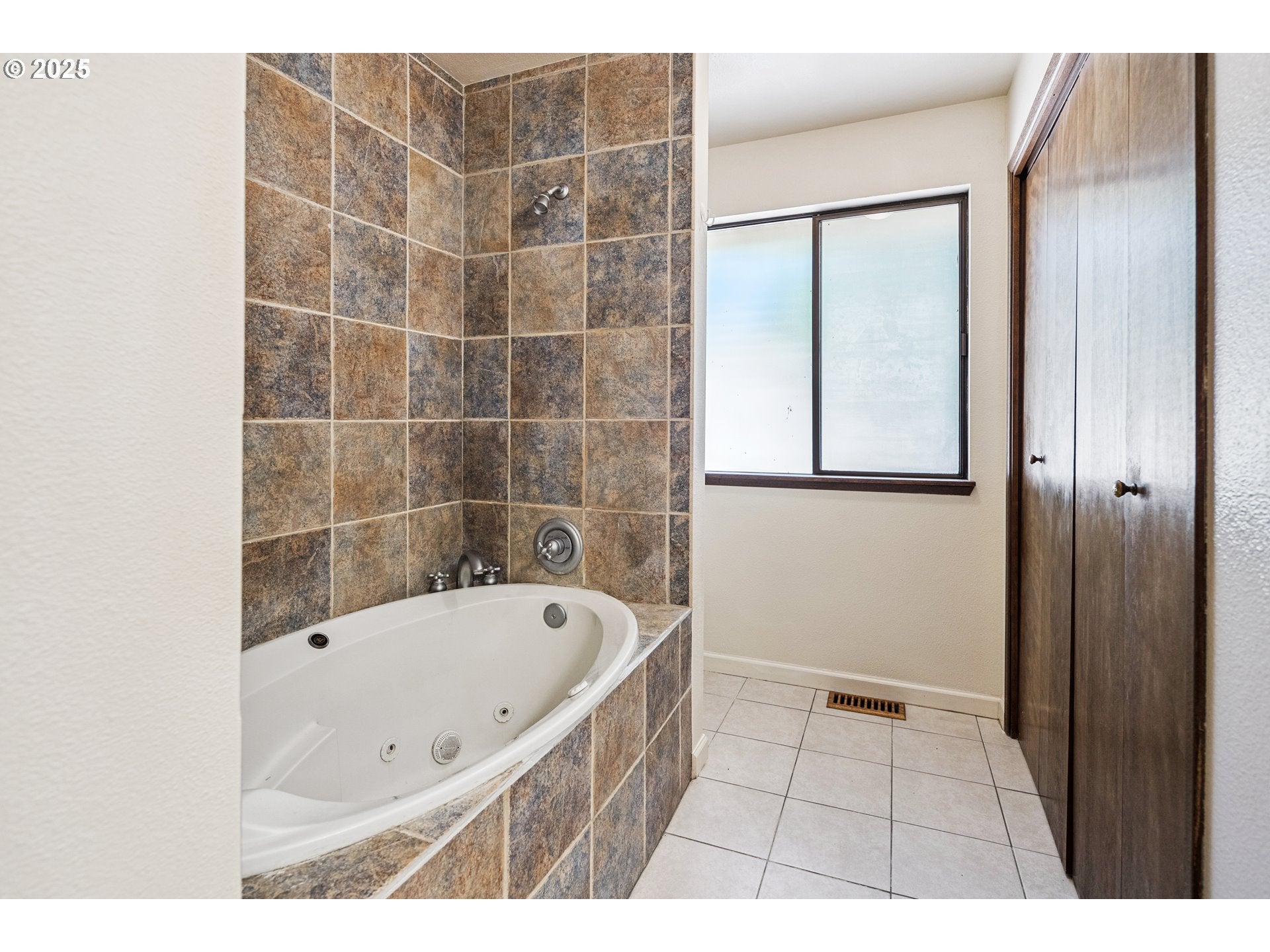 Wilsonville, Oregon, 97070, United States, 3 Bedrooms Bedrooms, ,2 BathroomsBathrooms,Residential,Active,1908136