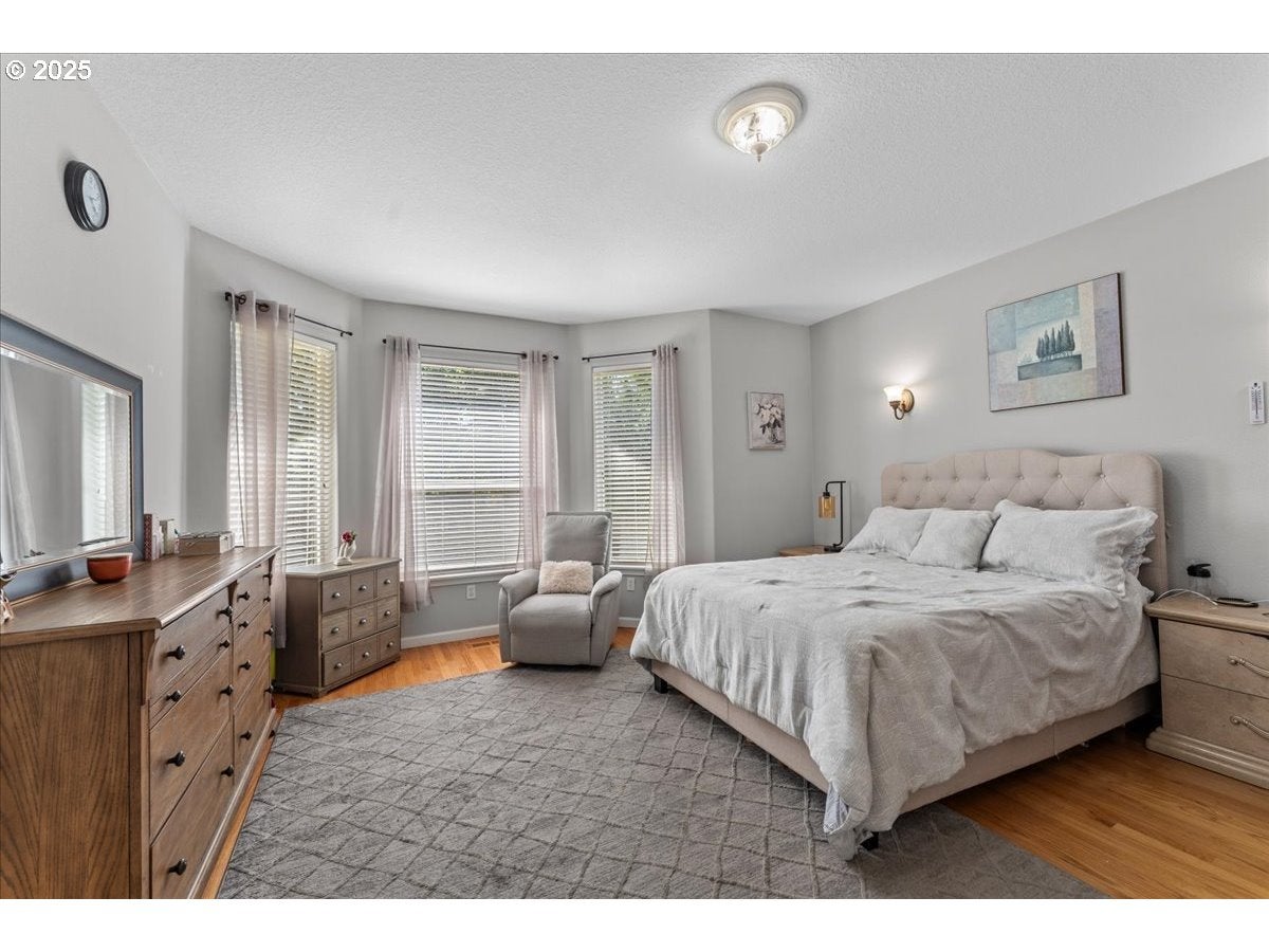 Portland, Oregon, 97236, United States, 5 Bedrooms Bedrooms, ,4 BathroomsBathrooms,Residential,Active,1877776