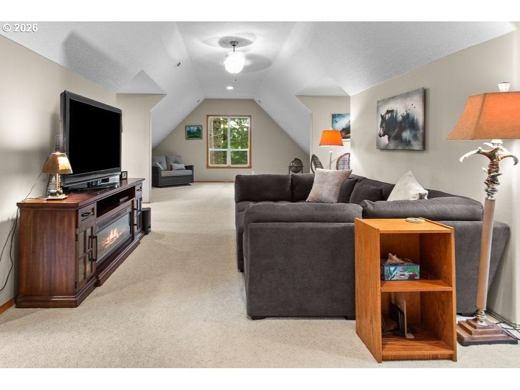 Corbett, Oregon, 97019, United States, 3 Bedrooms Bedrooms, ,3 BathroomsBathrooms,Residential,Active,2043115