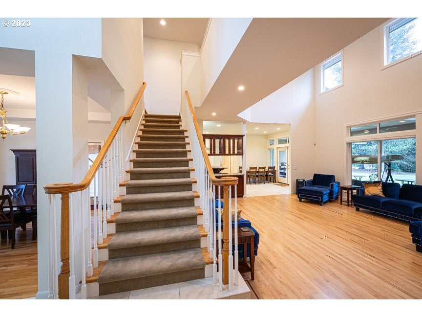 Eugene, Oregon, 97401, United States, 5 Bedrooms Bedrooms, ,5 BathroomsBathrooms,Residential,Active,1986881