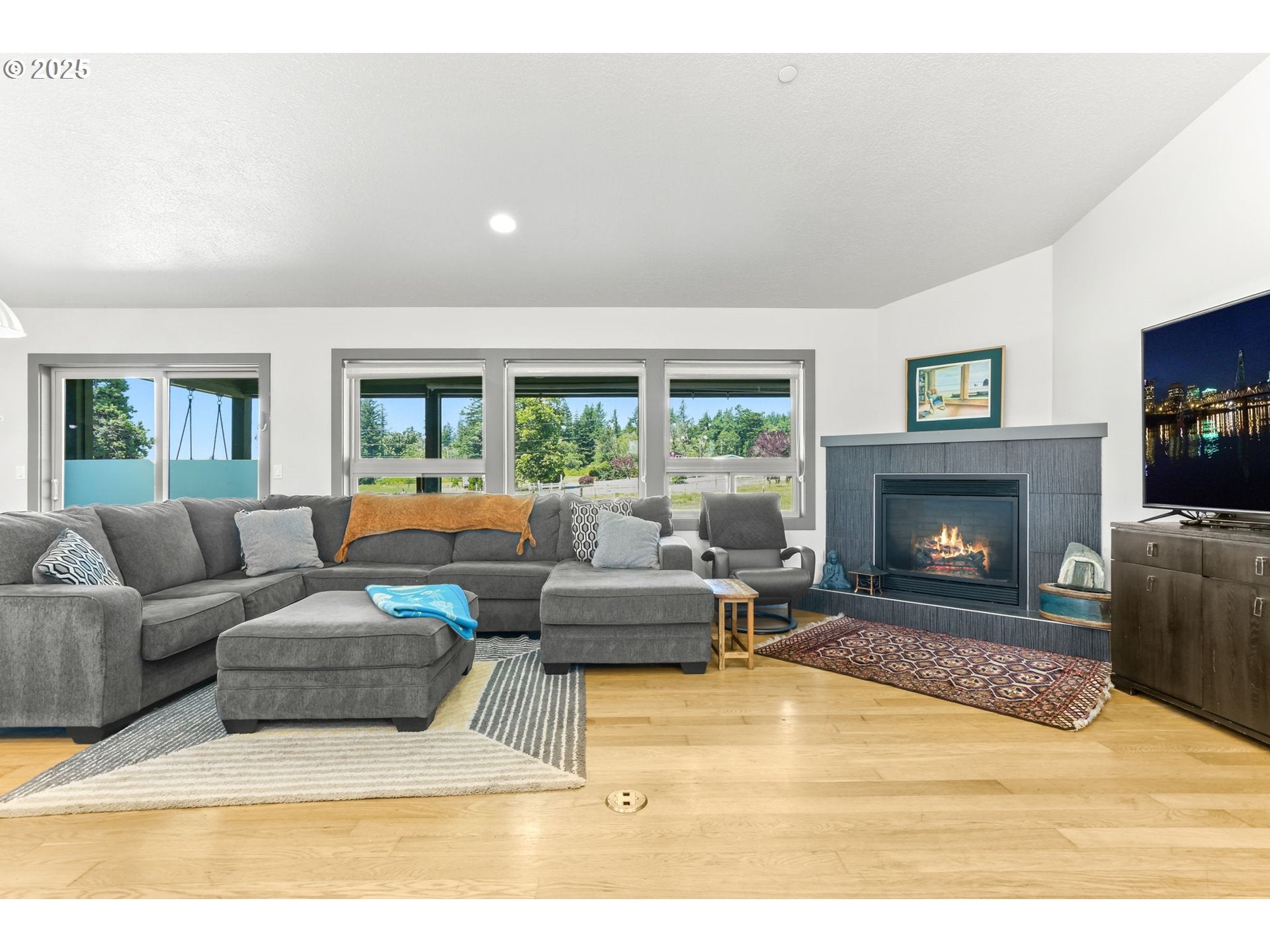 Troutdale, Oregon, 97060, United States, 4 Bedrooms Bedrooms, ,3 BathroomsBathrooms,Residential,Active,1898028