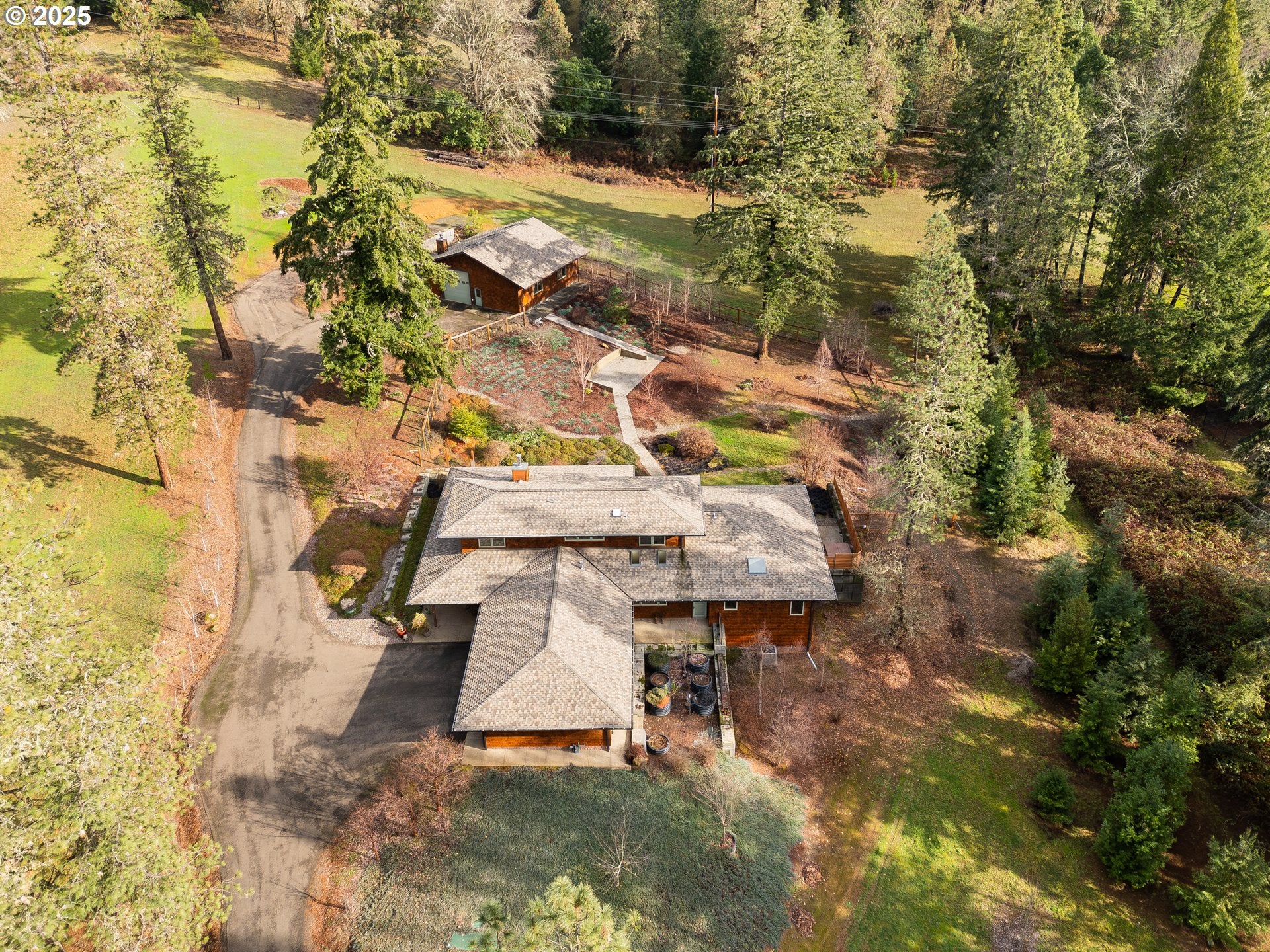 Roseburg, Oregon, 97471, United States, 3 Bedrooms Bedrooms, ,4 BathroomsBathrooms,Residential,Active,1941136