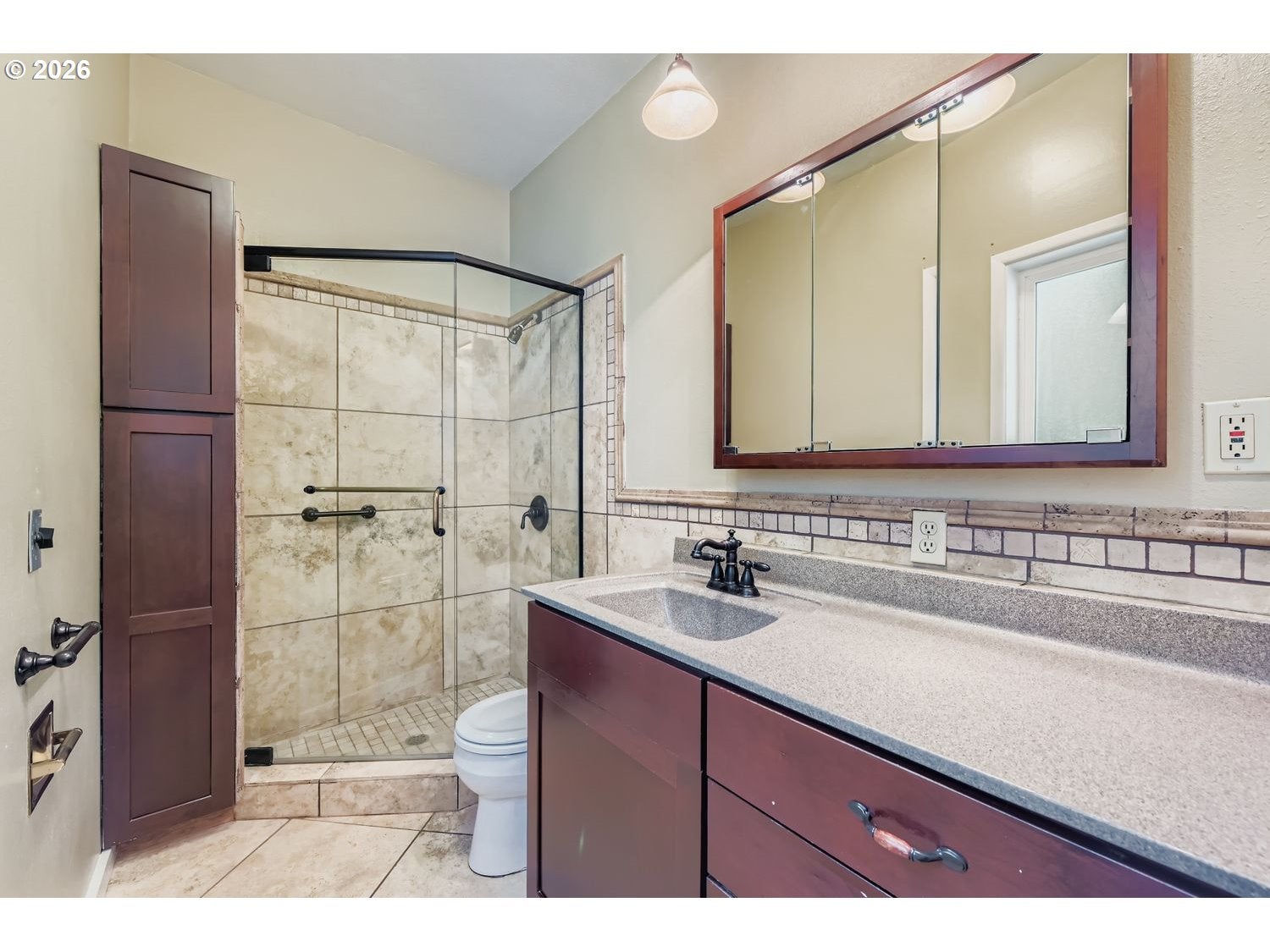 Milwaukie, Oregon, 97267, United States, 5 Bedrooms Bedrooms, ,4 BathroomsBathrooms,Residential,Active,2044550