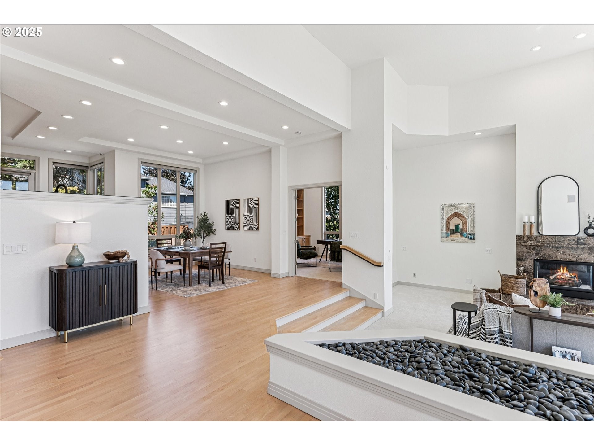 Lake Oswego, Oregon, 97034, United States, 4 Bedrooms Bedrooms, ,5 BathroomsBathrooms,Residential,Active,1914922