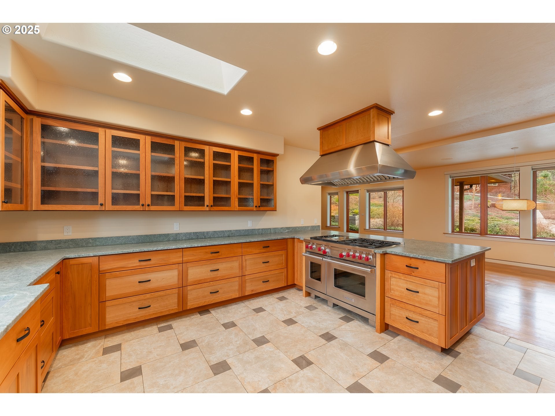 Roseburg, Oregon, 97471, United States, 3 Bedrooms Bedrooms, ,4 BathroomsBathrooms,Residential,Active,1941136