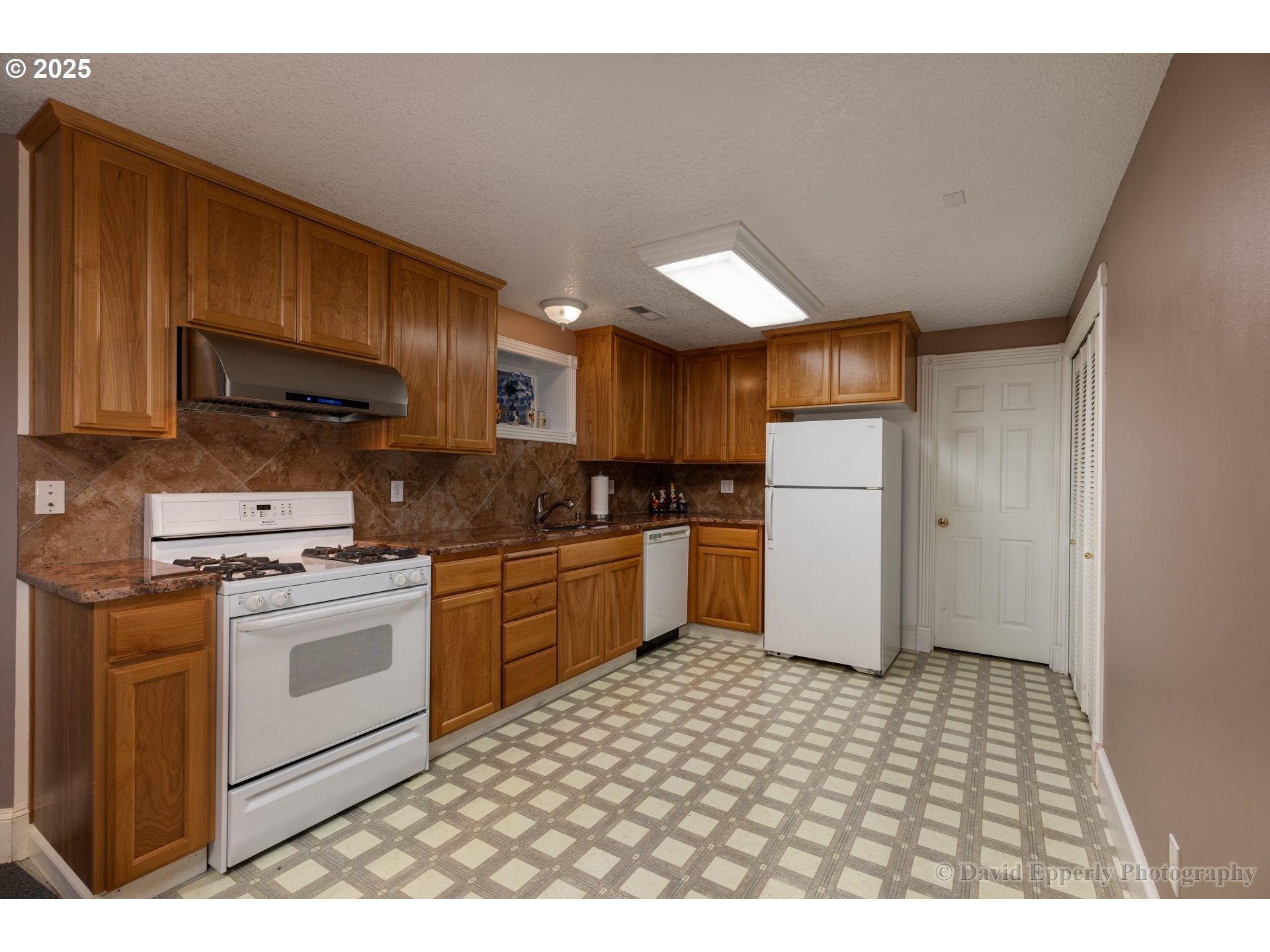 St. Helens, Oregon, 97051, United States, 5 Bedrooms Bedrooms, ,5 BathroomsBathrooms,Residential,Active,1972199