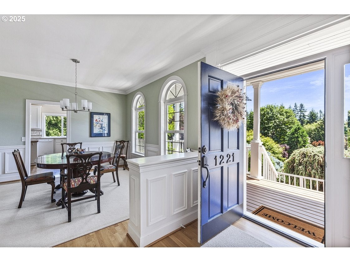 Lake Oswego, Oregon, 97034, United States, 3 Bedrooms Bedrooms, ,3 BathroomsBathrooms,Residential,Active,1862857