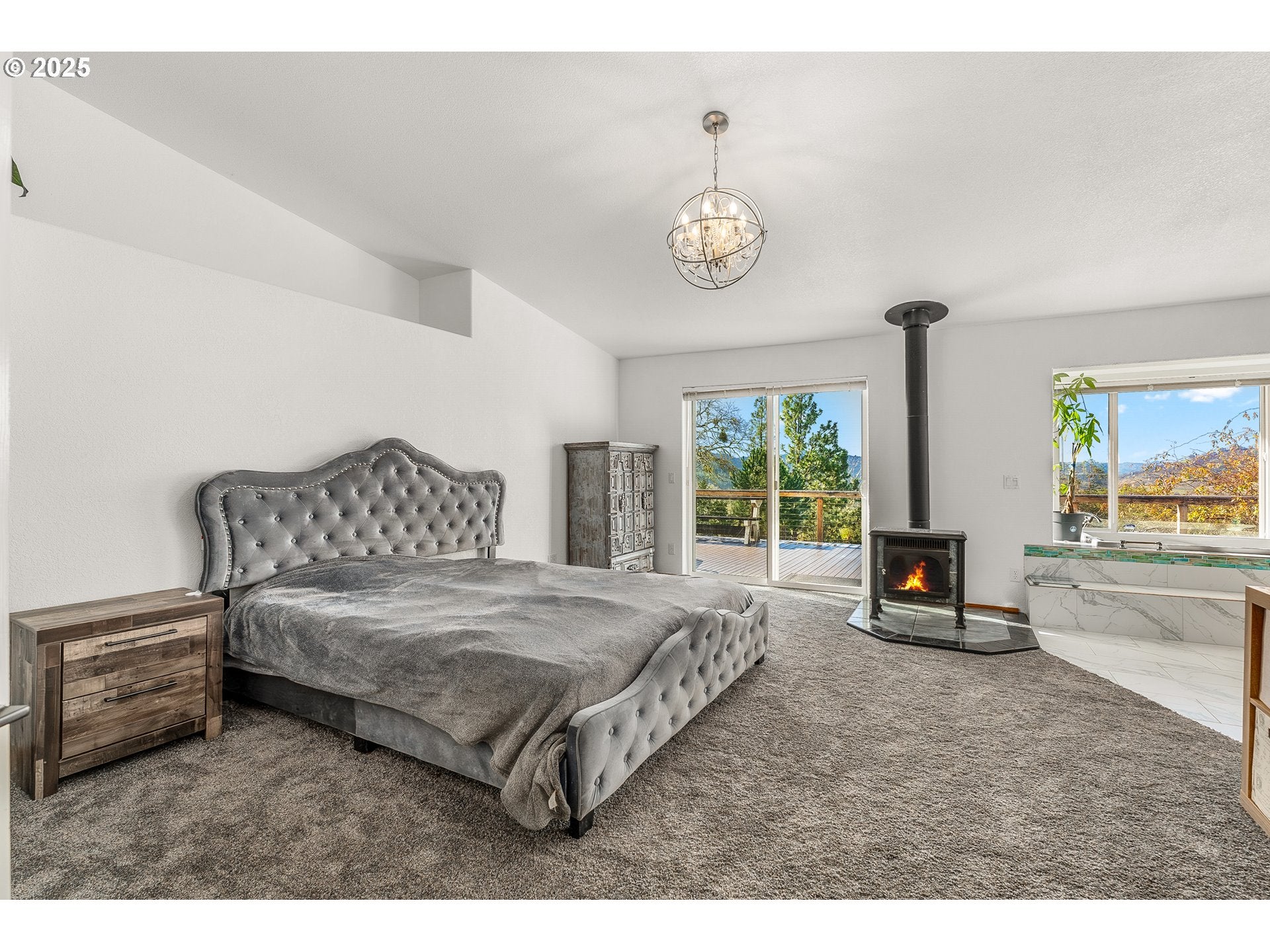 Roseburg, Oregon, 97470, United States, 4 Bedrooms Bedrooms, ,3 BathroomsBathrooms,Residential,Active,1701656