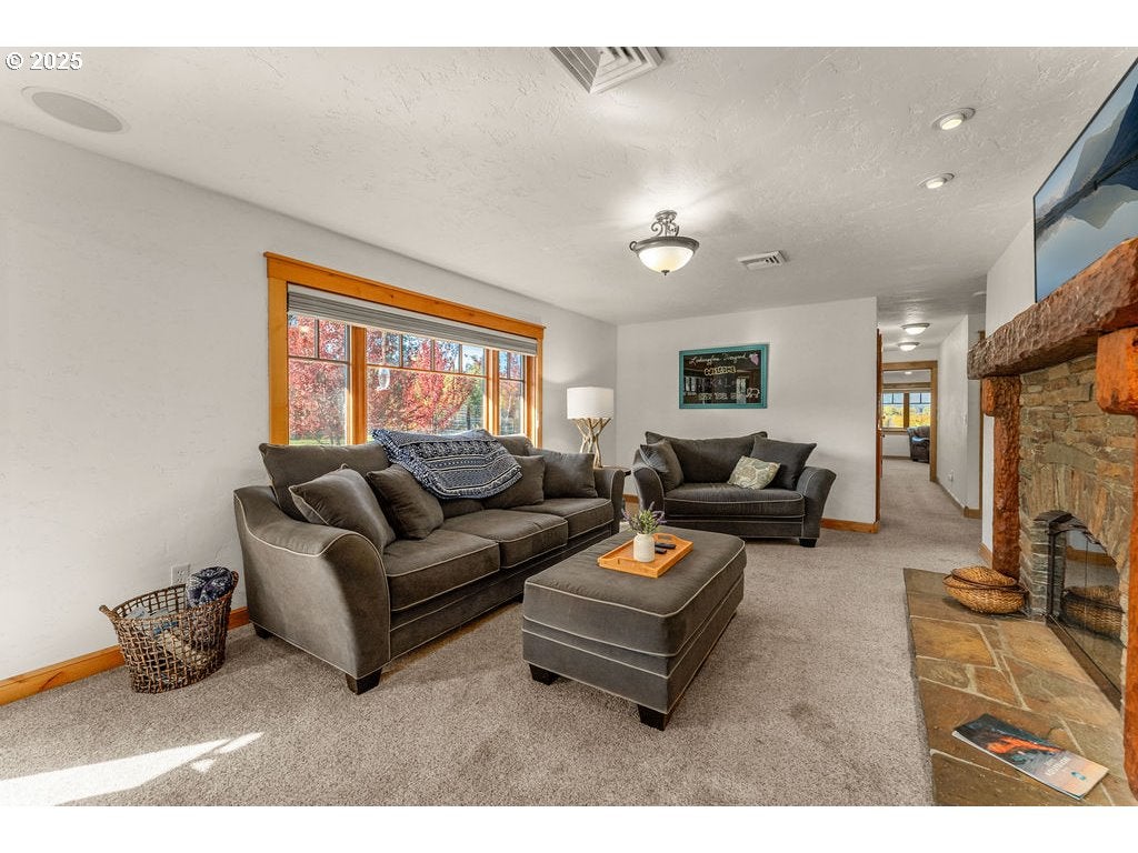 Roseburg, Oregon, 97471, United States, 3 Bedrooms Bedrooms, ,2 BathroomsBathrooms,Residential,Active,1989759