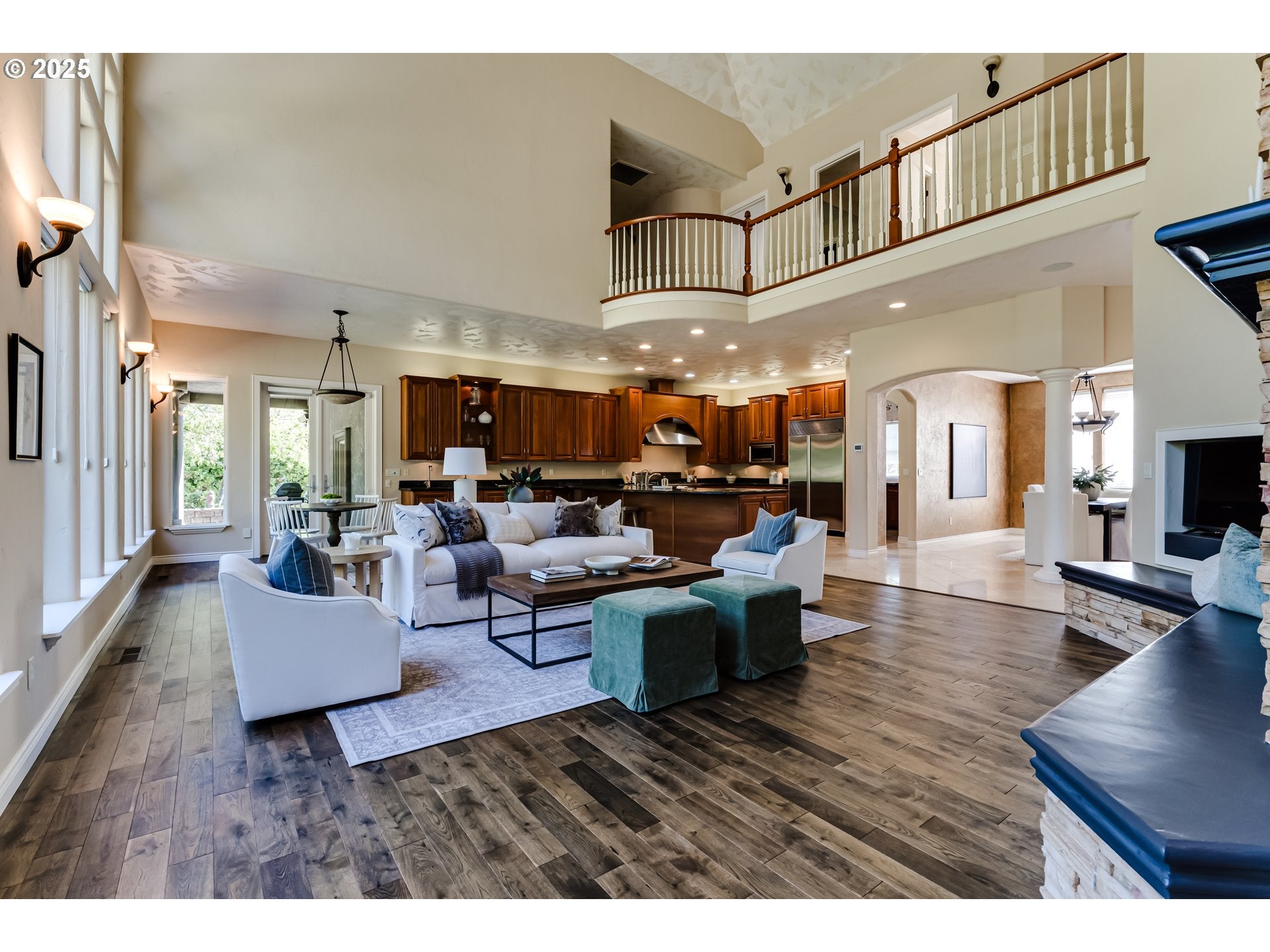 Eugene, Oregon, 97401, United States, 4 Bedrooms Bedrooms, ,4 BathroomsBathrooms,Residential,Active,1886816