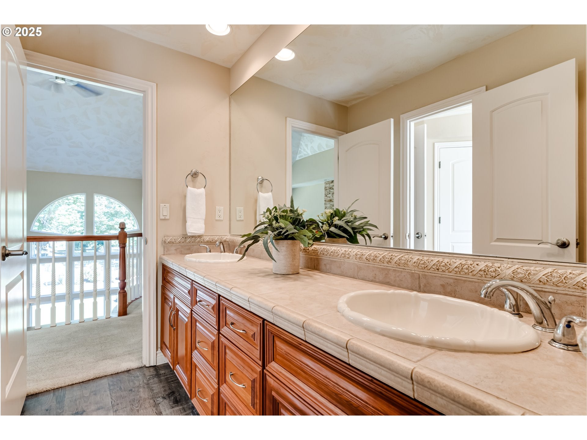 Eugene, Oregon, 97401, United States, 4 Bedrooms Bedrooms, ,4 BathroomsBathrooms,Residential,Active,1886816