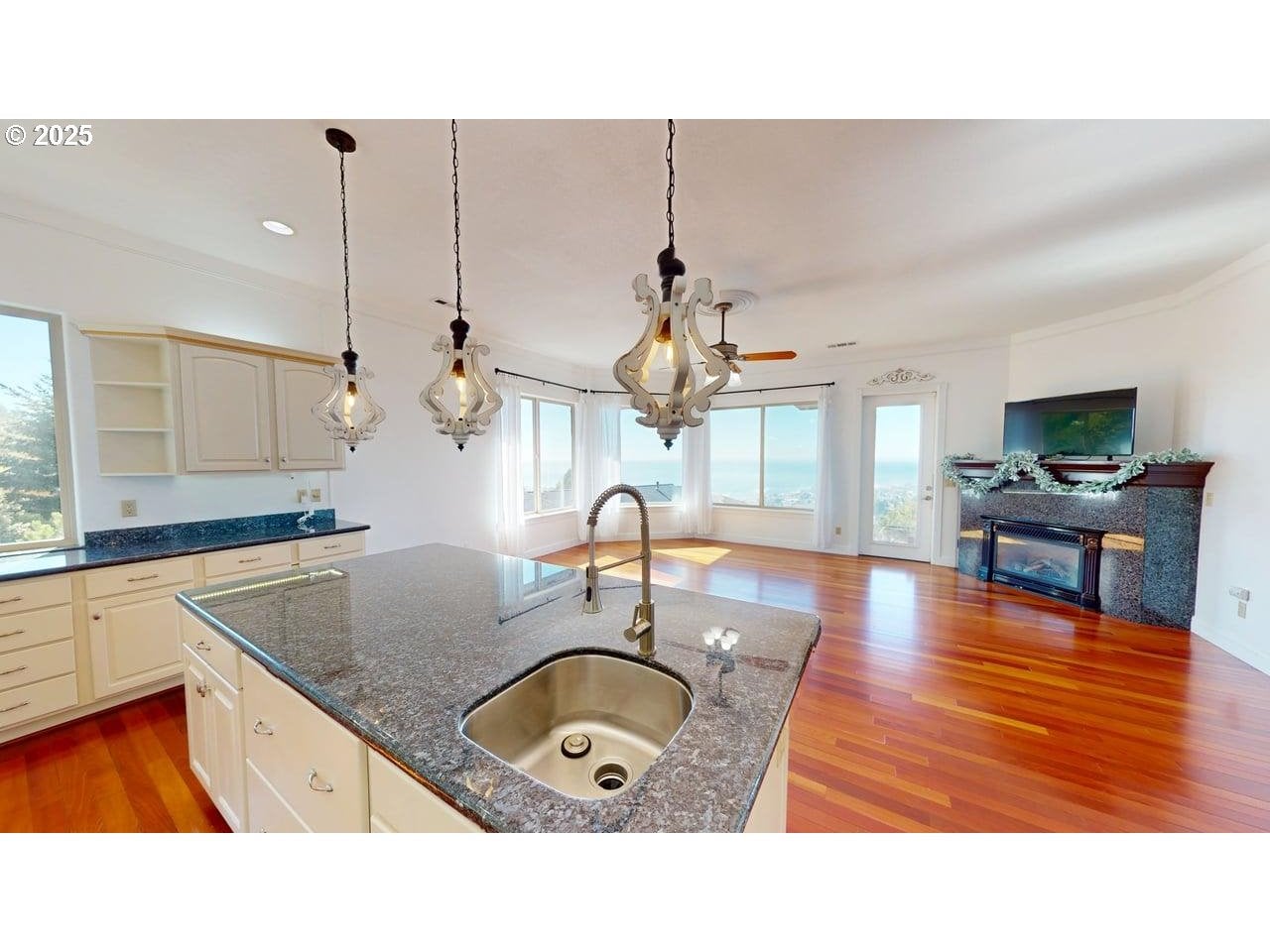 Brookings, Oregon, 97415, United States, 4 Bedrooms Bedrooms, ,4 BathroomsBathrooms,Residential,Active,1967294