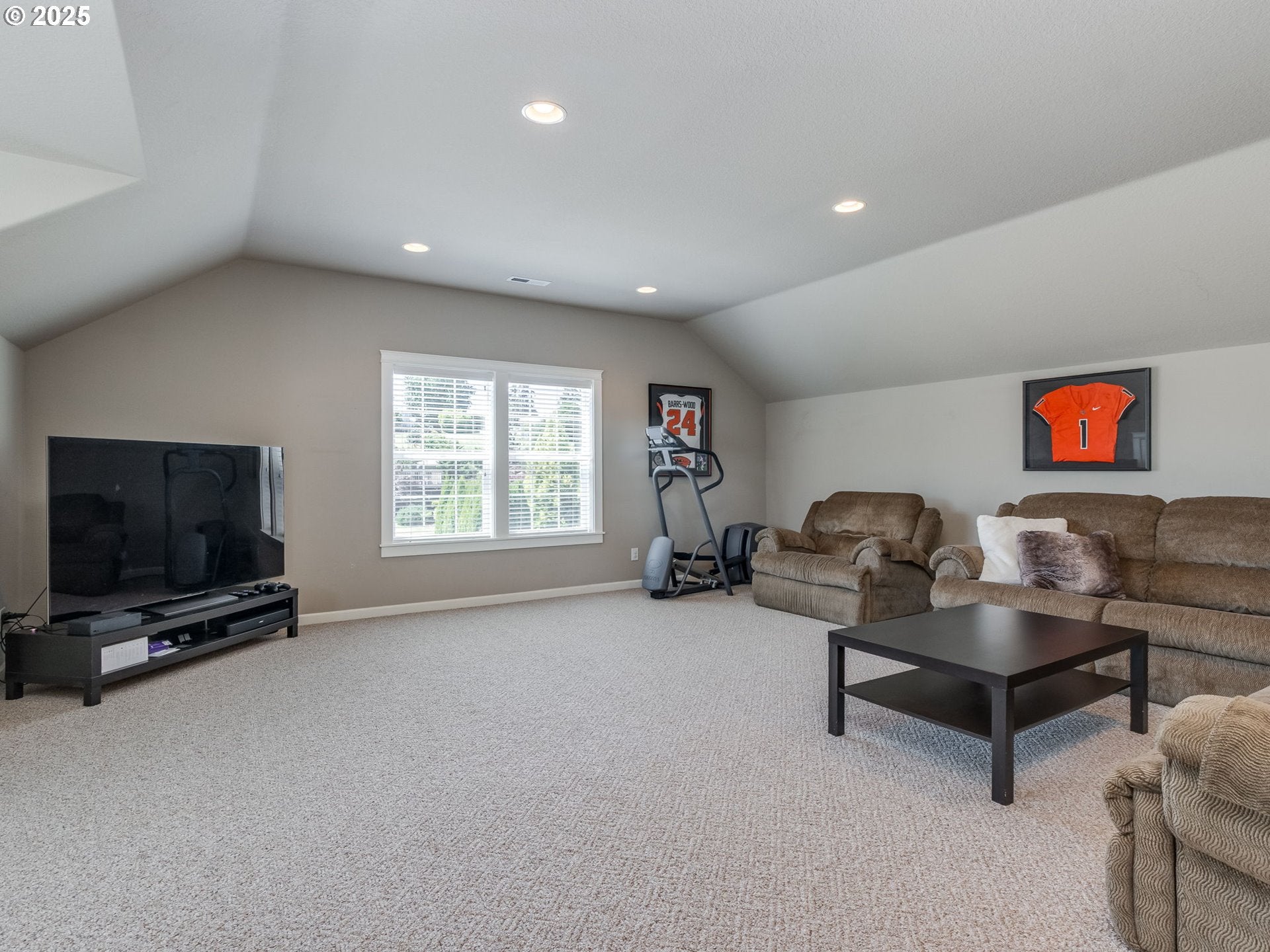 Oregon City, Oregon, 97045, United States, 4 Bedrooms Bedrooms, ,3 BathroomsBathrooms,Residential,Active,1886829