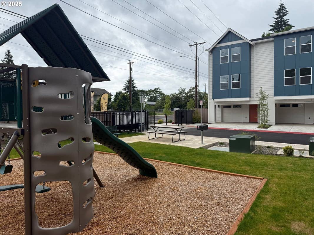 15061 SE DIVISION St