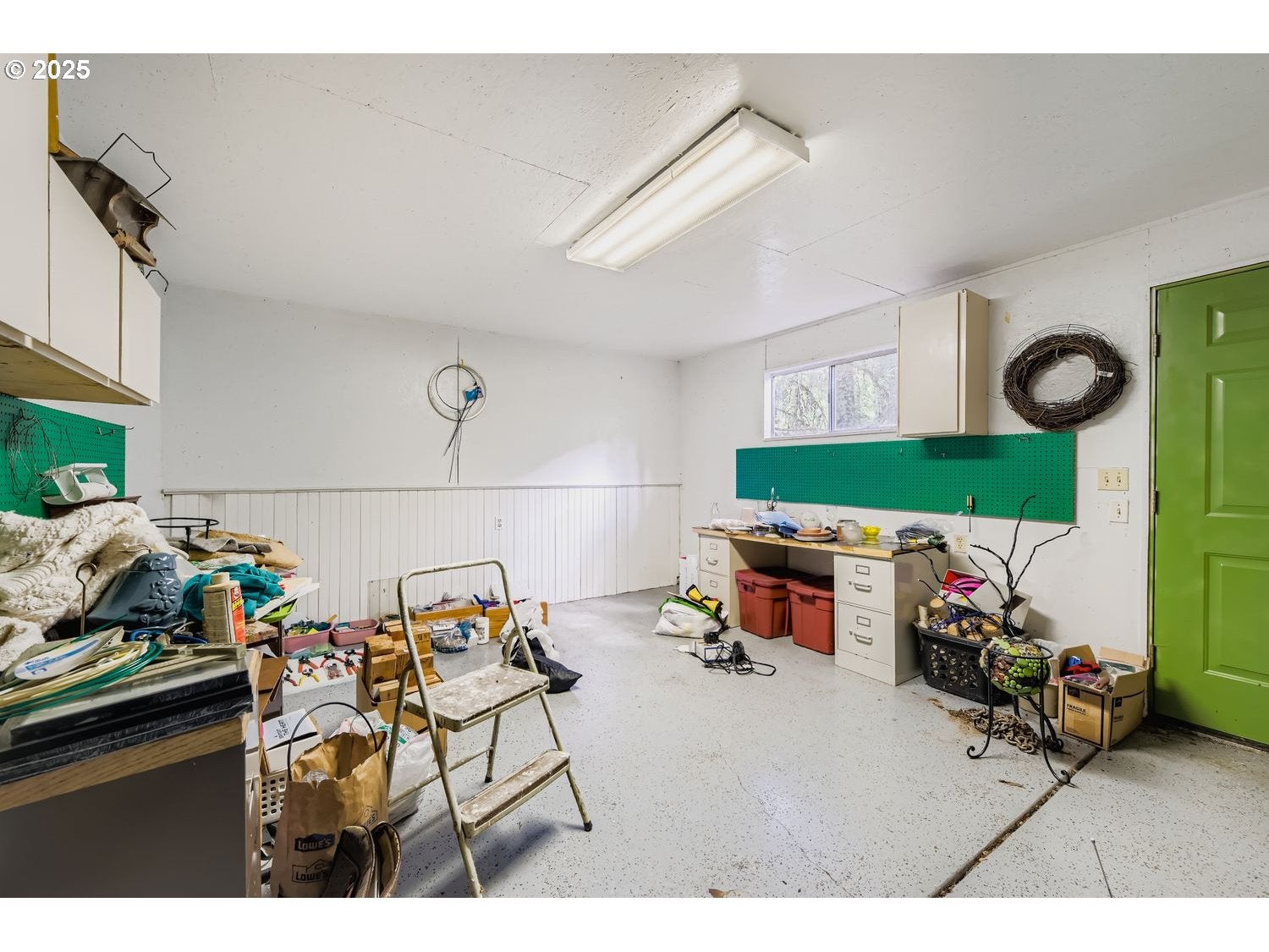 Milwaukie, Oregon, 97267, United States, 6 Bedrooms Bedrooms, ,4 BathroomsBathrooms,Residential,Active,1943802