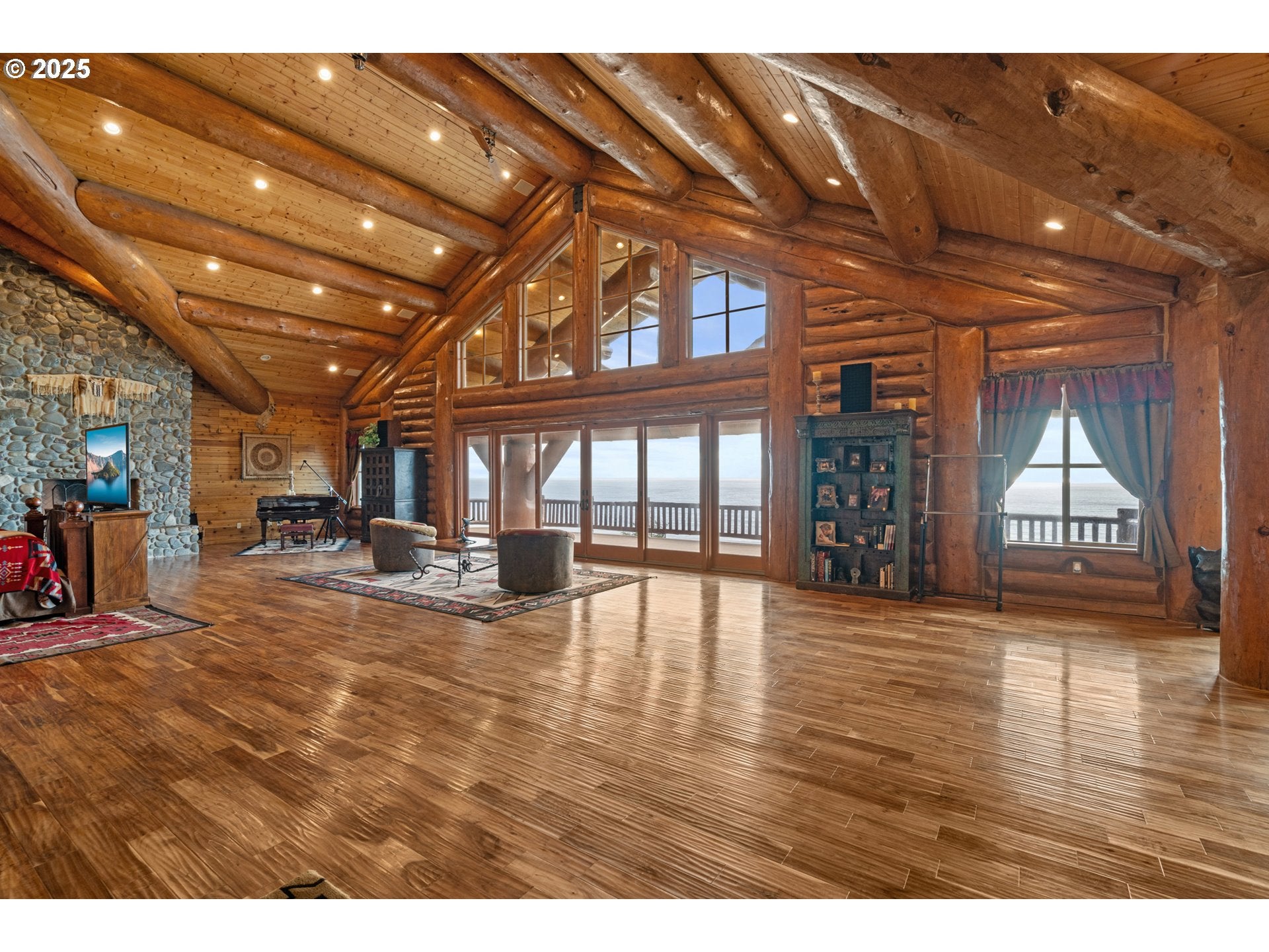 Gold Beach, Oregon, 97444, United States, 4 Bedrooms Bedrooms, ,5 BathroomsBathrooms,Residential,Active,1764520
