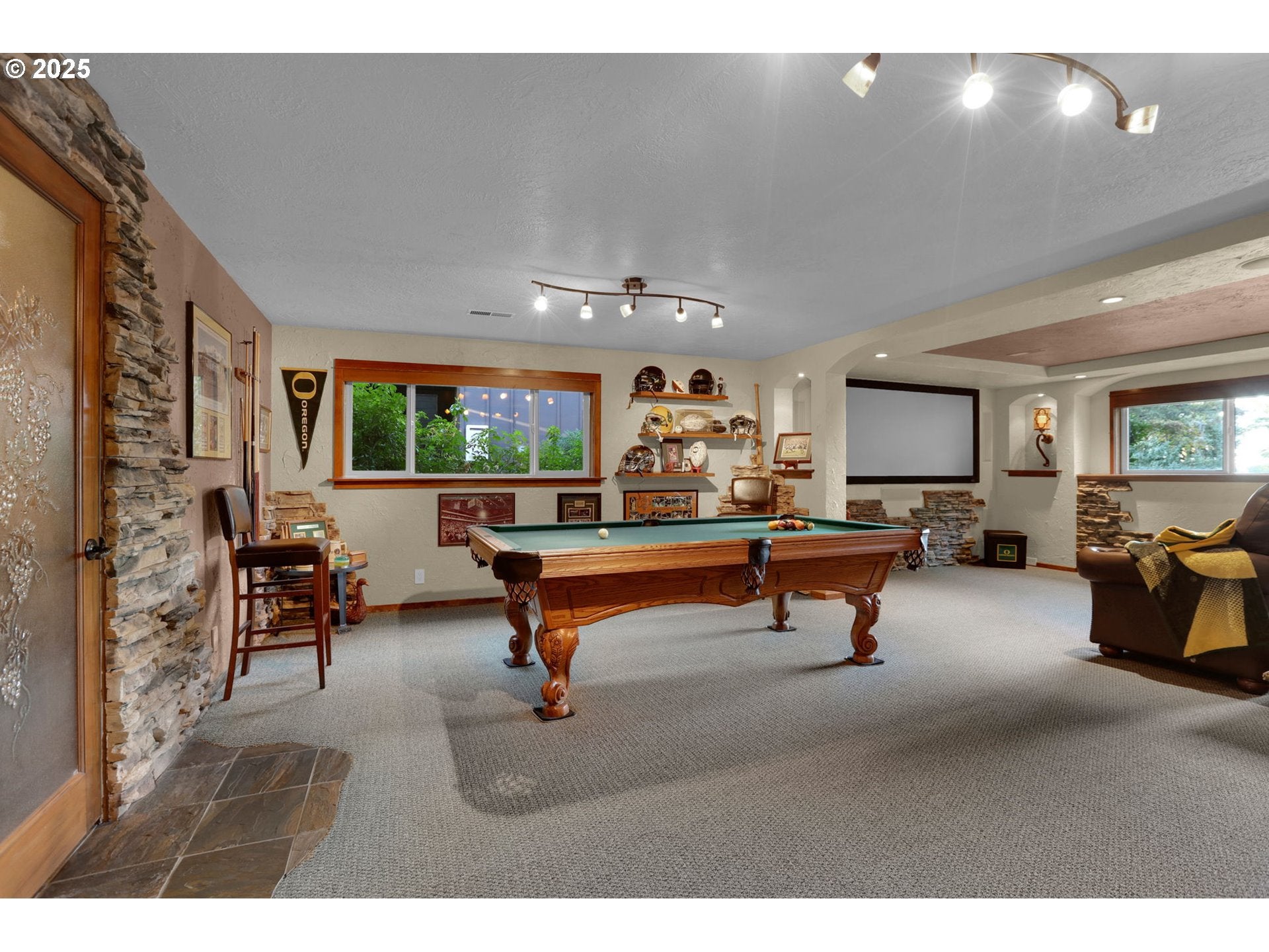 Eugene, Oregon, 97405, United States, 5 Bedrooms Bedrooms, ,4 BathroomsBathrooms,Residential,Active,1964513