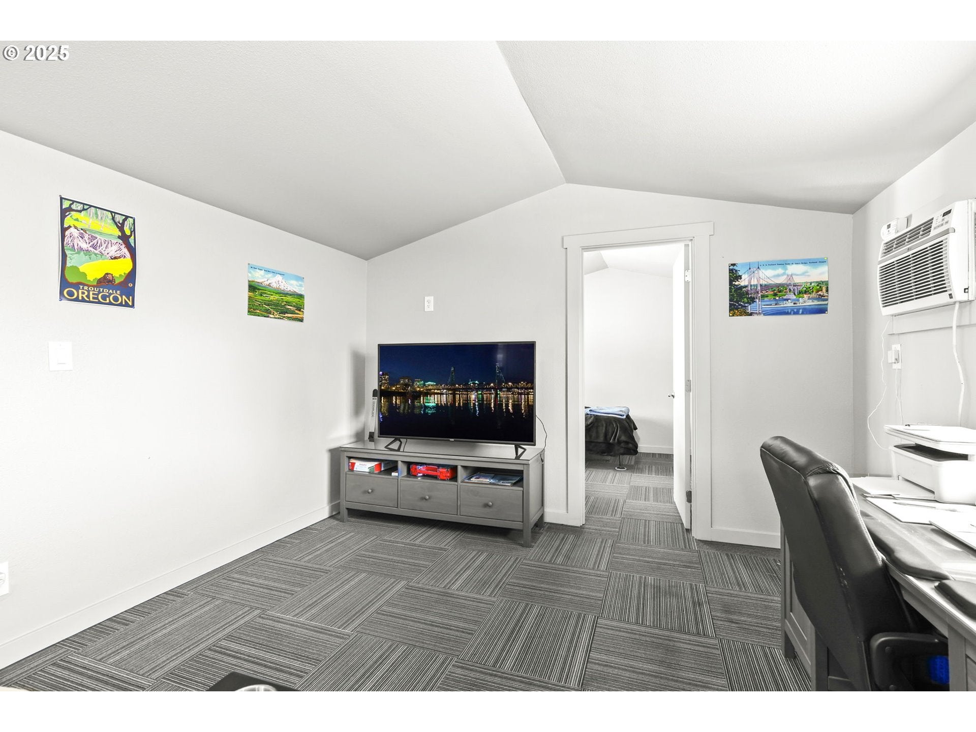 Troutdale, Oregon, 97060, United States, 4 Bedrooms Bedrooms, ,3 BathroomsBathrooms,Residential,Active,1898028