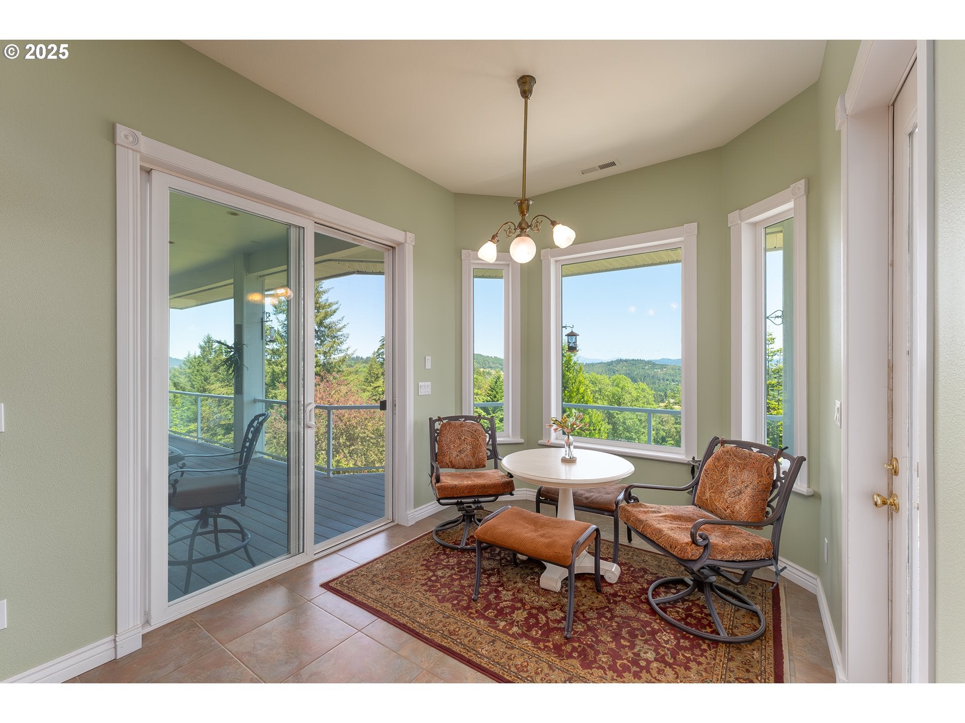 Roseburg, Oregon, 97471, United States, 4 Bedrooms Bedrooms, ,4 BathroomsBathrooms,Residential,Active,1800177