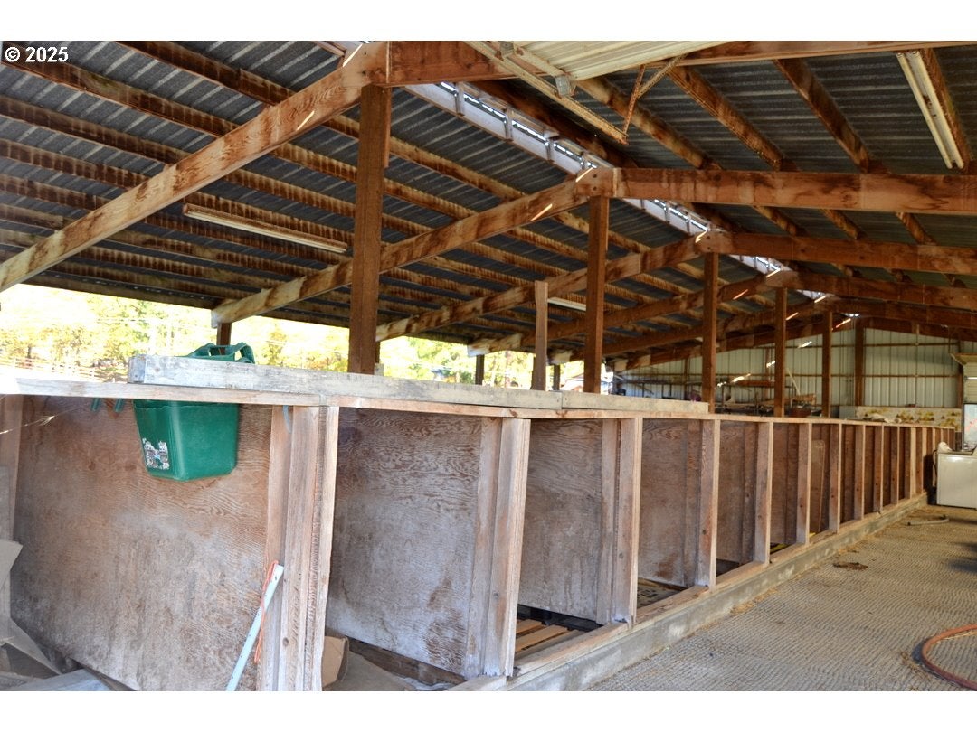 Grants Pass, Oregon, 97526, United States, 4 Bedrooms Bedrooms, ,2 BathroomsBathrooms,Residential,Active,1973321