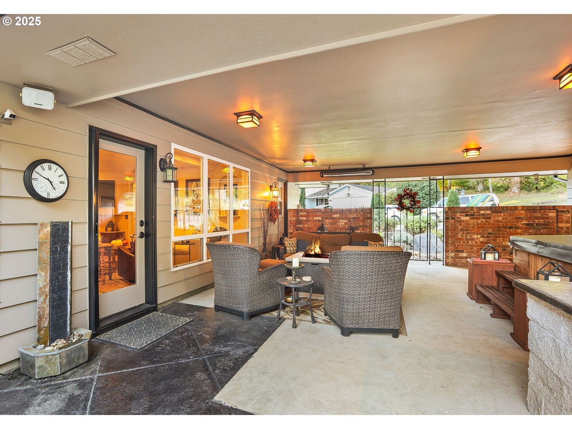 Eugene, Oregon, 97405, United States, 5 Bedrooms Bedrooms, ,4 BathroomsBathrooms,Residential,Active,1964513