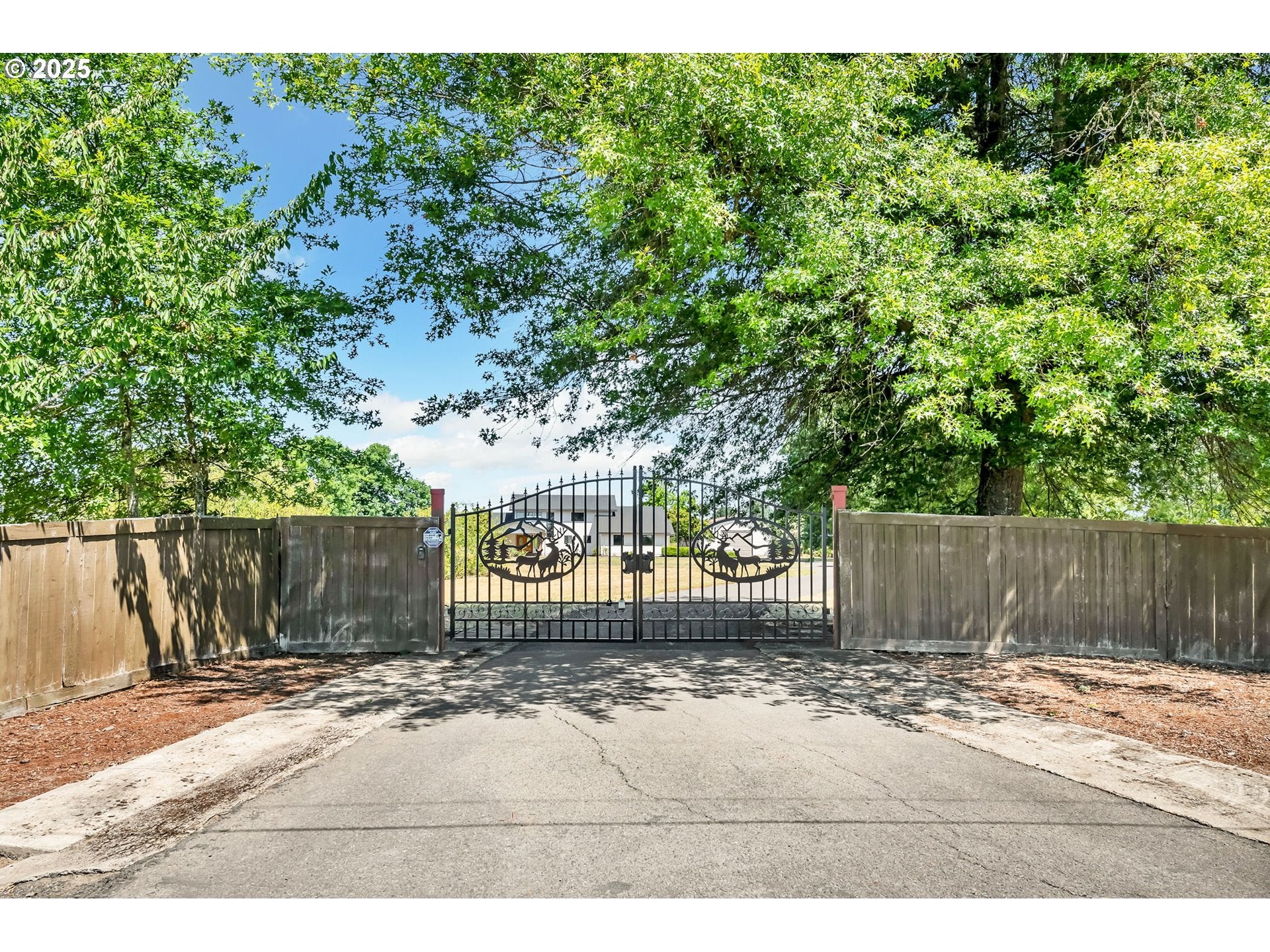 Eugene, Oregon, 97402, United States, 3 Bedrooms Bedrooms, ,3 BathroomsBathrooms,Residential,Active,1900212