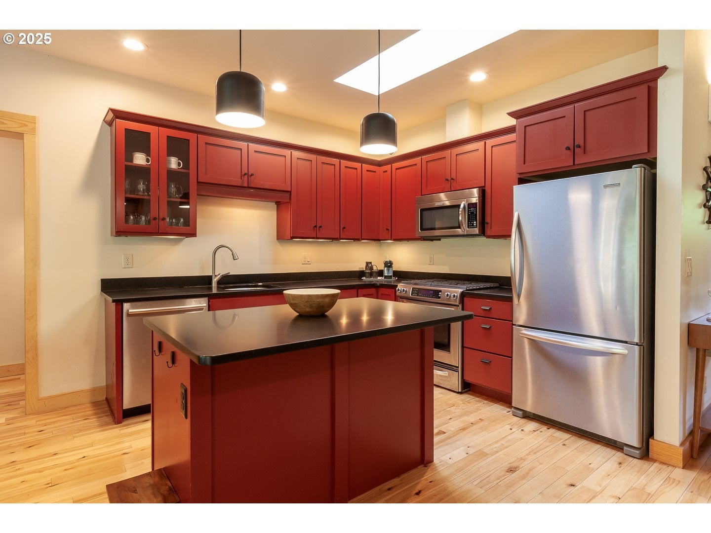 Hood River, Oregon, 97031, United States, 3 Bedrooms Bedrooms, ,3 BathroomsBathrooms,Residential,Active,1927664