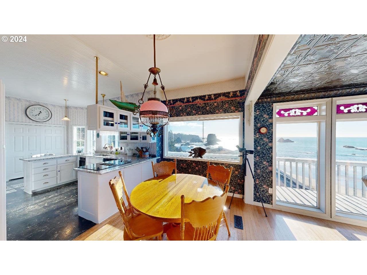 Brookings, Oregon, 97415, United States, ,5 BathroomsBathrooms,Residential,Active,1701896