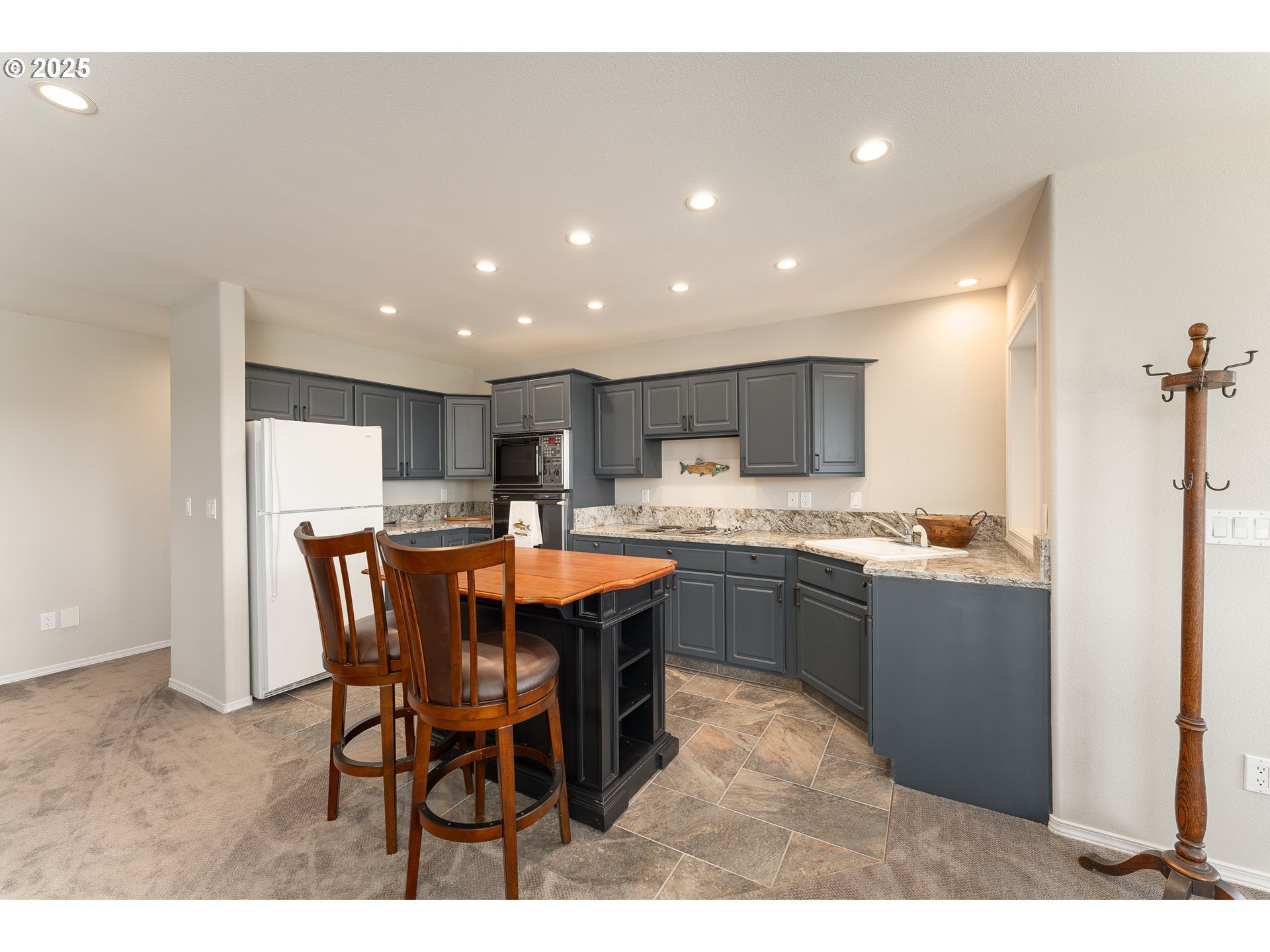 Roseburg, Oregon, 97471, United States, 4 Bedrooms Bedrooms, ,4 BathroomsBathrooms,Residential,Active,1800177