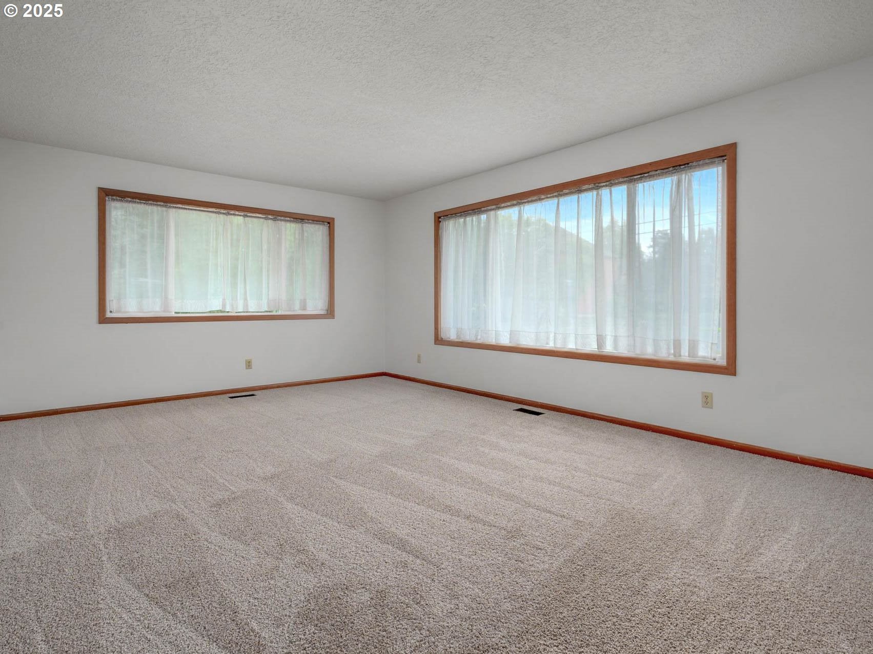 Hillsboro, Oregon, 97123, United States, 3 Bedrooms Bedrooms, ,2 BathroomsBathrooms,Residential,Active,1849541