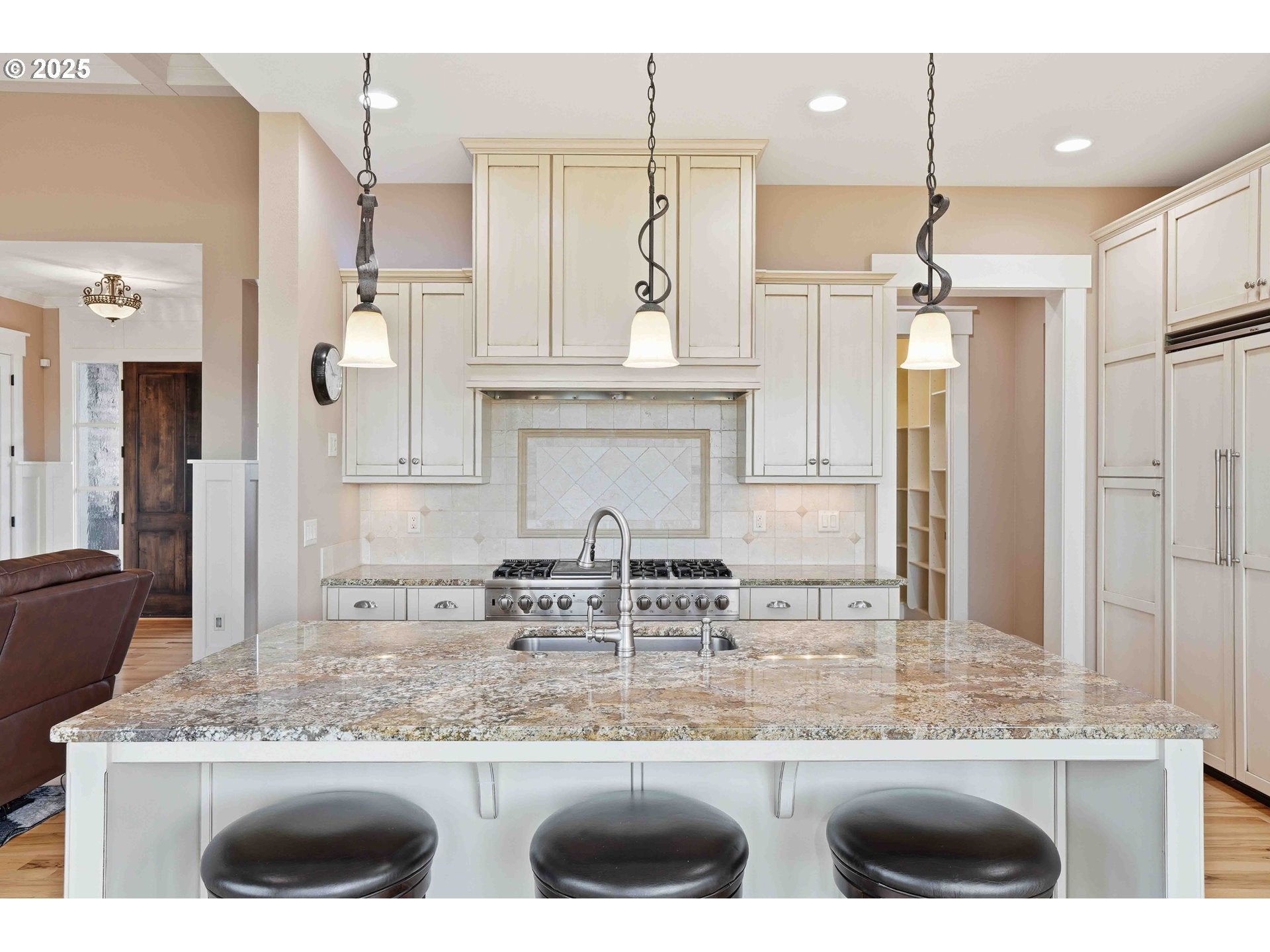 Vancouver, Washington, 98661, United States, 4 Bedrooms Bedrooms, ,7 BathroomsBathrooms,Residential,Active,1985581