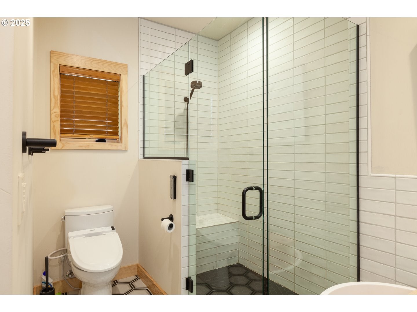 Hood River, Oregon, 97031, United States, 3 Bedrooms Bedrooms, ,3 BathroomsBathrooms,Residential,Active,1927664