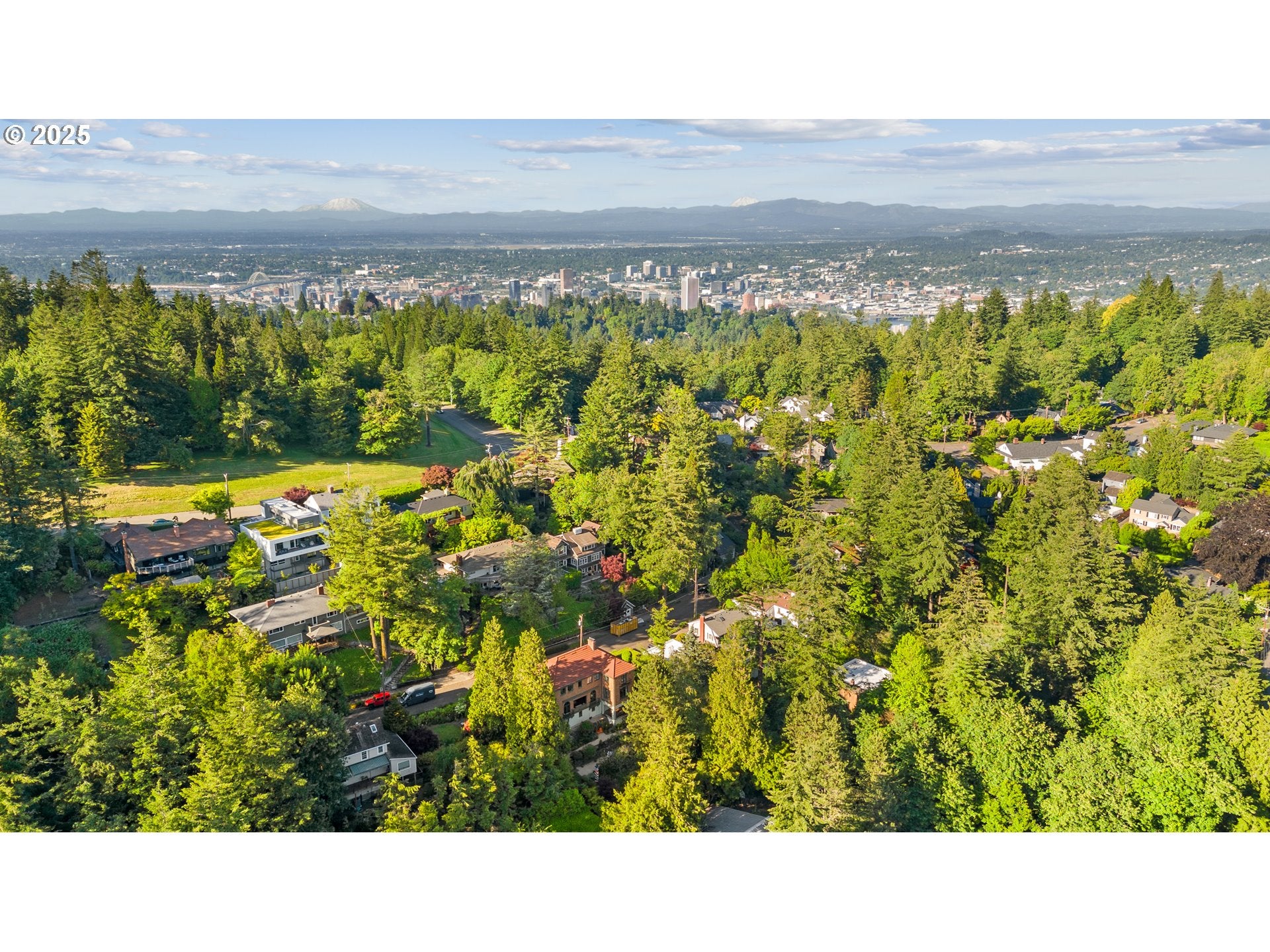 Portland, Oregon, 97239, United States, 4 Bedrooms Bedrooms, ,5 BathroomsBathrooms,Residential,Active,1772733