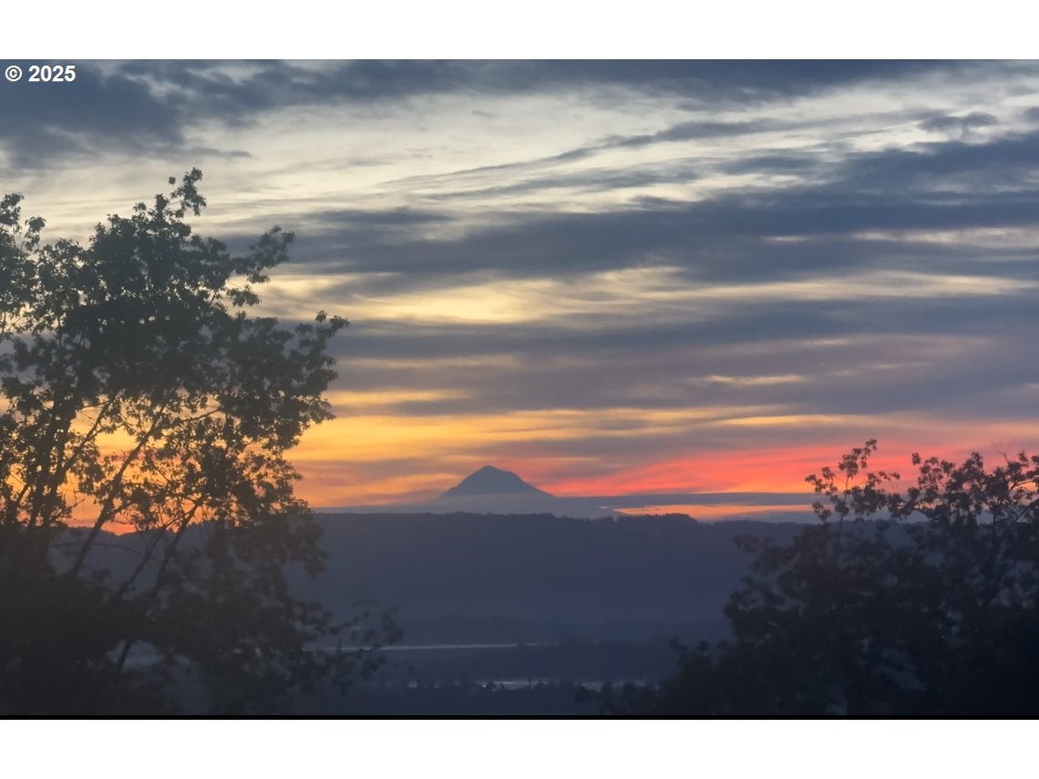 Mcminnville, Oregon, 97128, United States, 4 Bedrooms Bedrooms, ,3 BathroomsBathrooms,Residential,Active,1853796