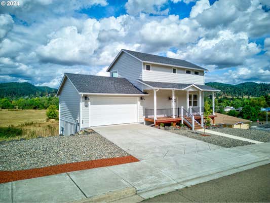 835 FOREST HEIGHTS ST, SUTHERLIN, OR 97479, photo 2 of 48