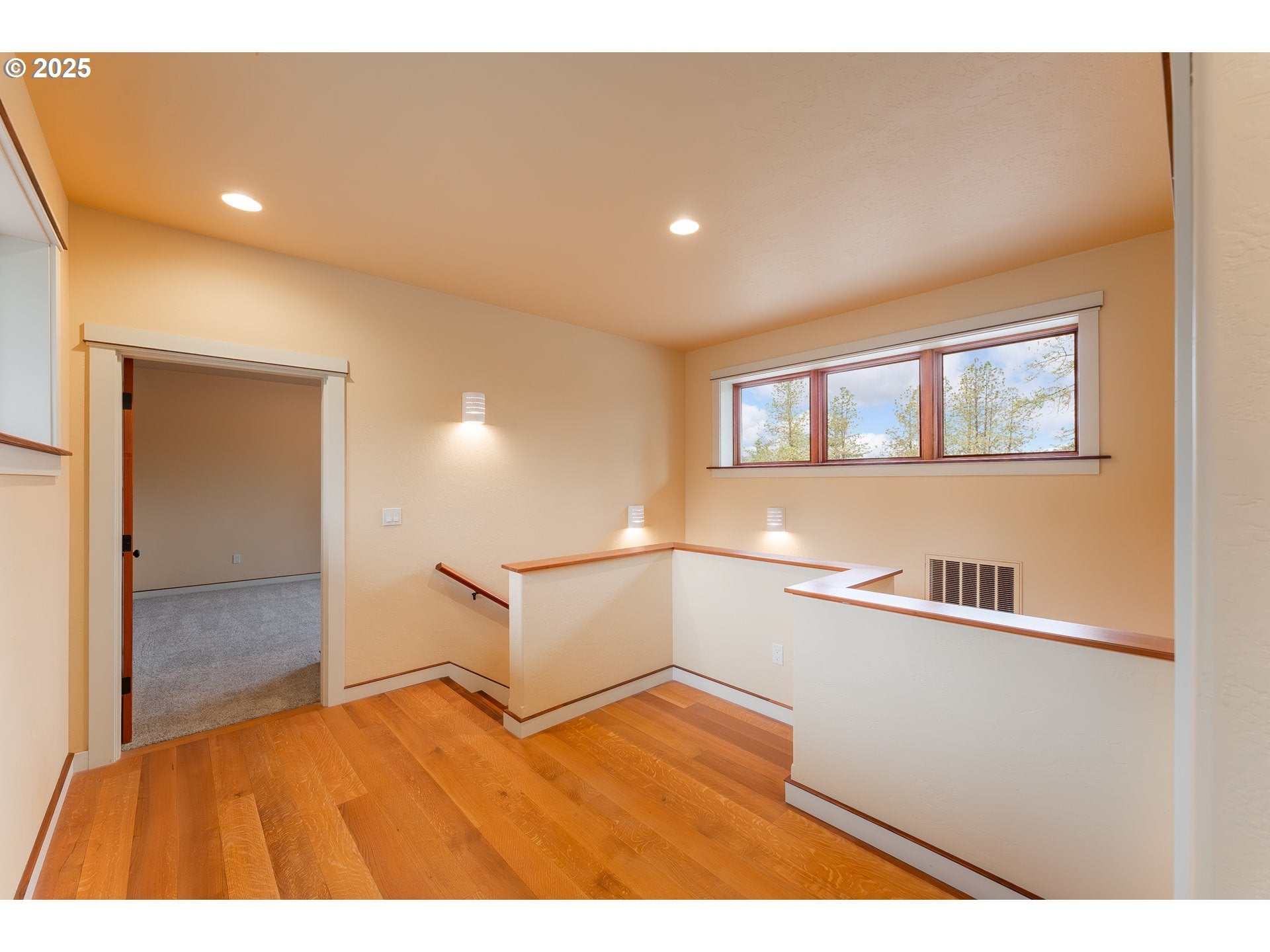 Roseburg, Oregon, 97471, United States, 3 Bedrooms Bedrooms, ,4 BathroomsBathrooms,Residential,Active,1941136