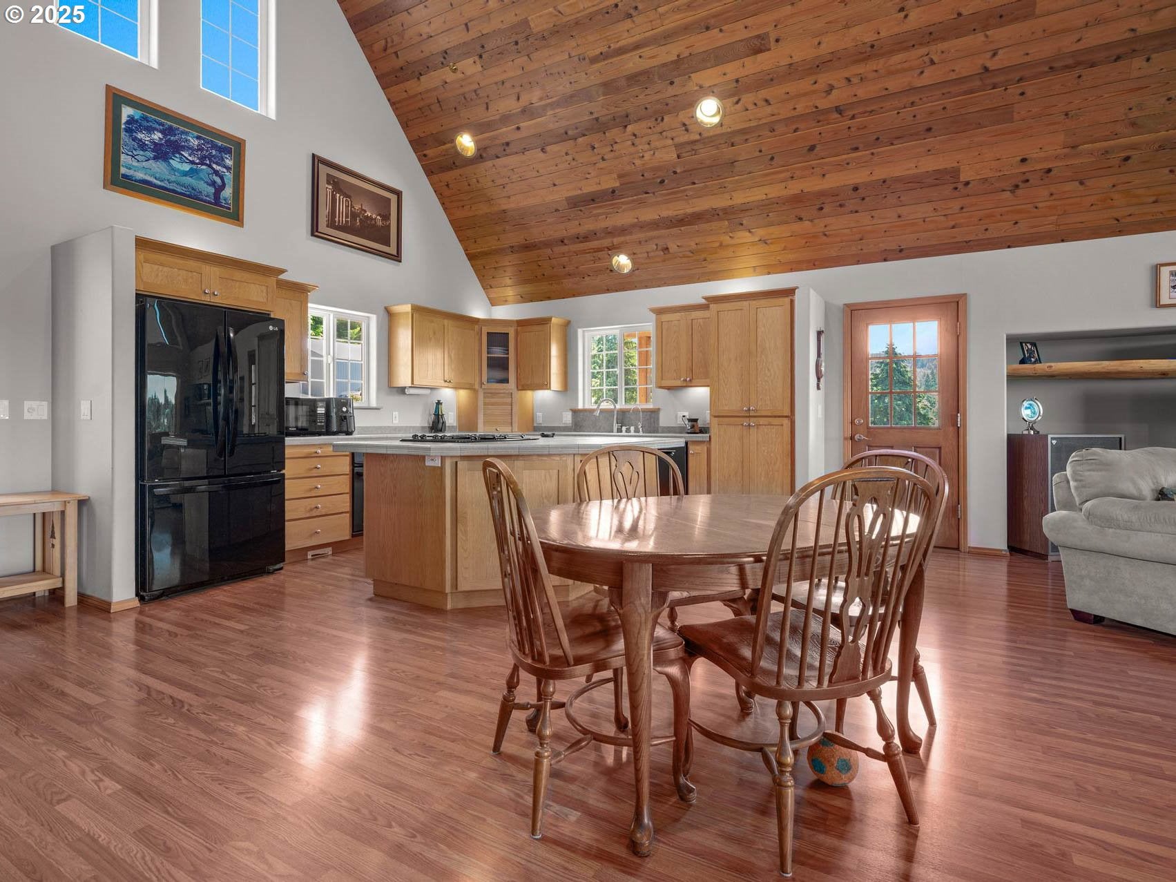 Gaston, Oregon, 97119, United States, 2 Bedrooms Bedrooms, ,3 BathroomsBathrooms,Residential,Active,1860287