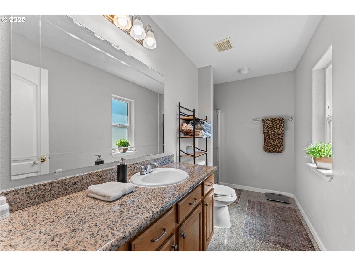 Portland, Oregon, 97236, United States, 5 Bedrooms Bedrooms, ,4 BathroomsBathrooms,Residential,Active,1877776