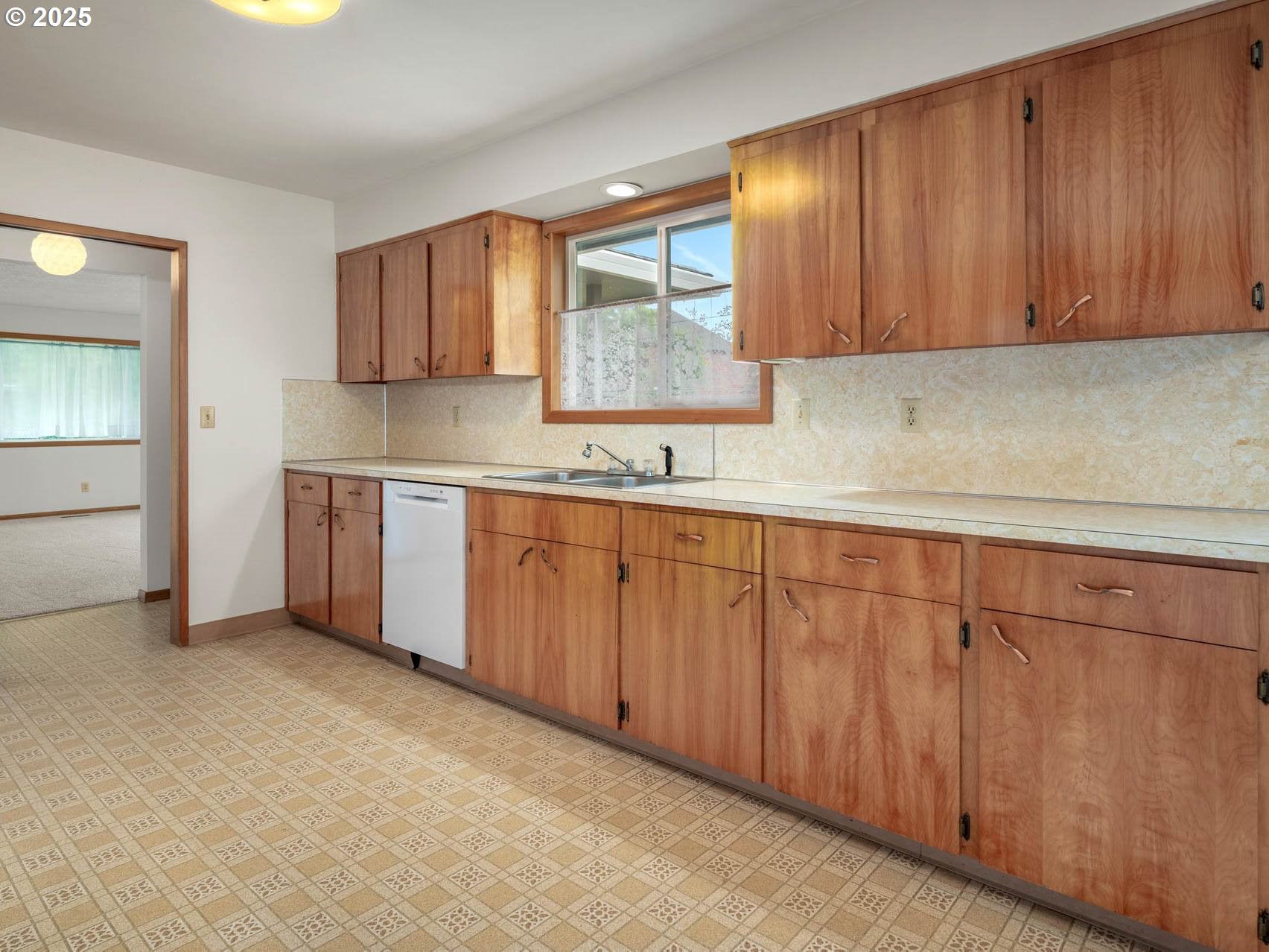 Hillsboro, Oregon, 97123, United States, 3 Bedrooms Bedrooms, ,2 BathroomsBathrooms,Residential,Active,1849541