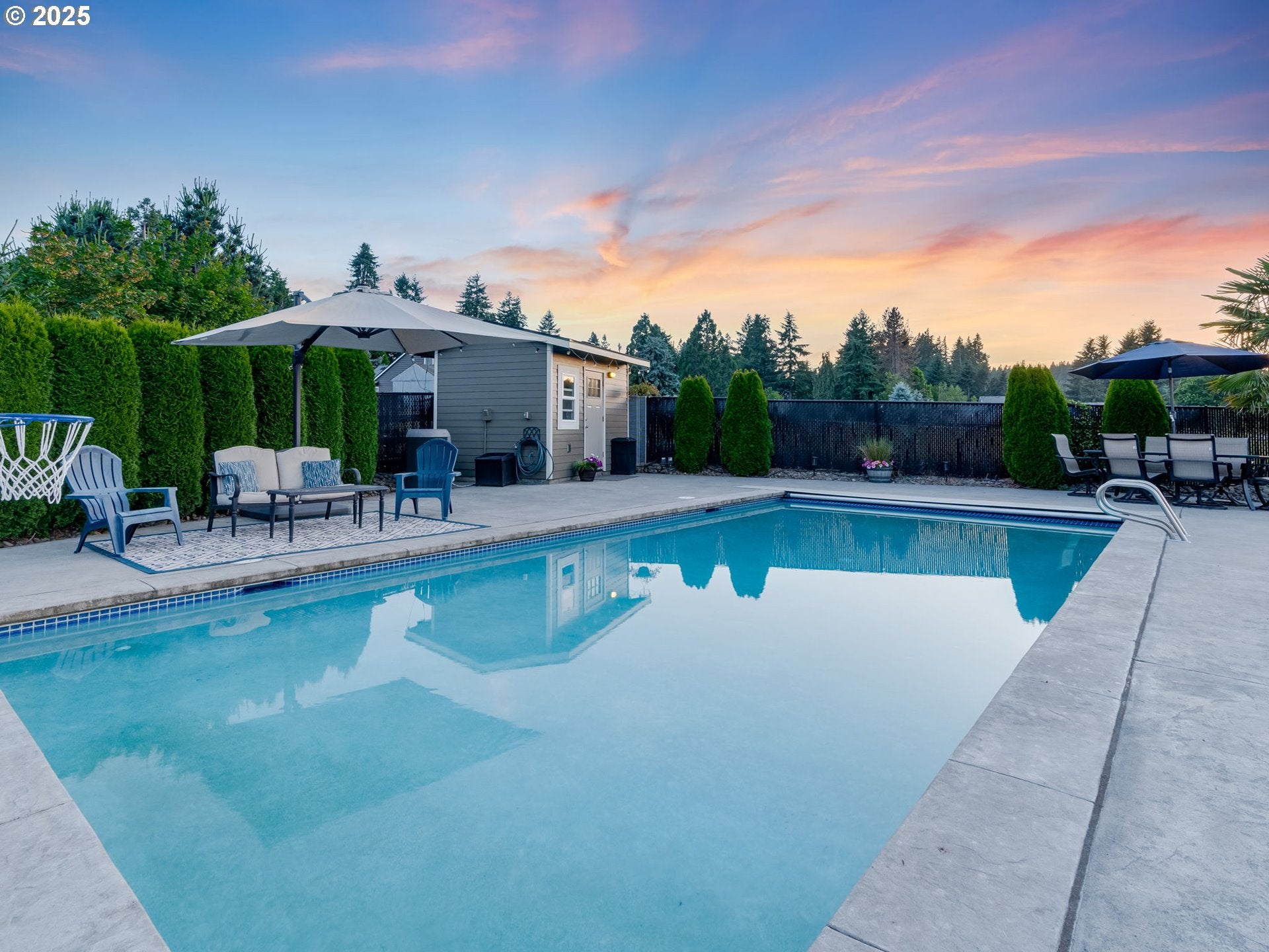 Oregon City, Oregon, 97045, United States, 4 Bedrooms Bedrooms, ,3 BathroomsBathrooms,Residential,Active,1886829