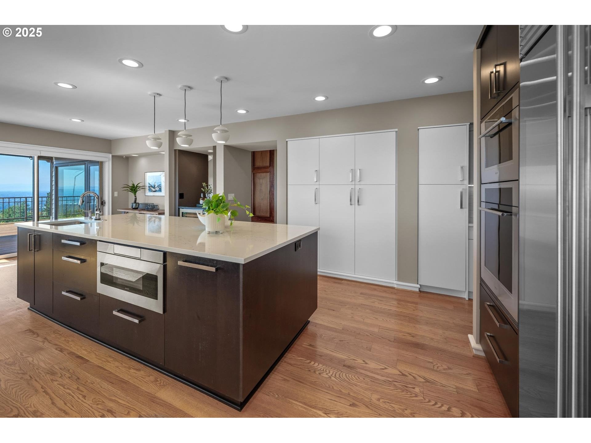 Portland, Oregon, 97225, United States, 4 Bedrooms Bedrooms, ,5 BathroomsBathrooms,Residential,Active,1936425