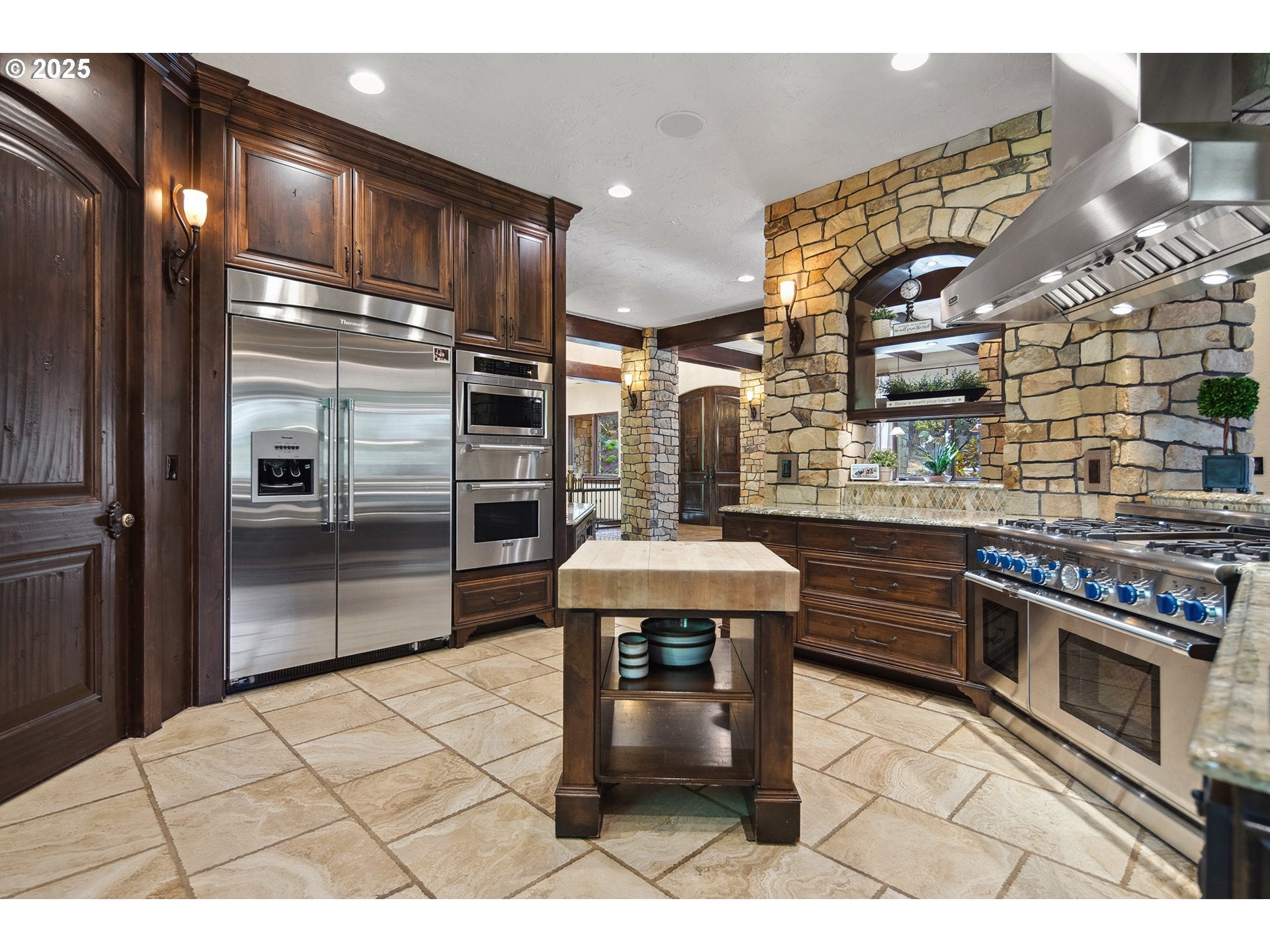 Oregon City, Oregon, 97045, United States, ,6 BathroomsBathrooms,Residential,Contingent,1764514