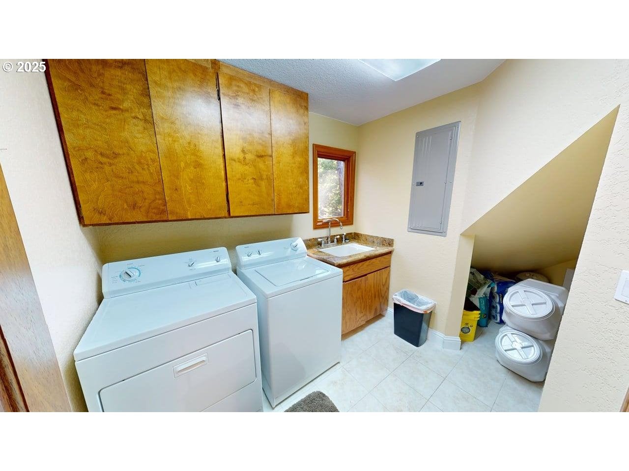 Gold Beach, Oregon, 97444, United States, 4 Bedrooms Bedrooms, ,3 BathroomsBathrooms,Residential,Active,1913016