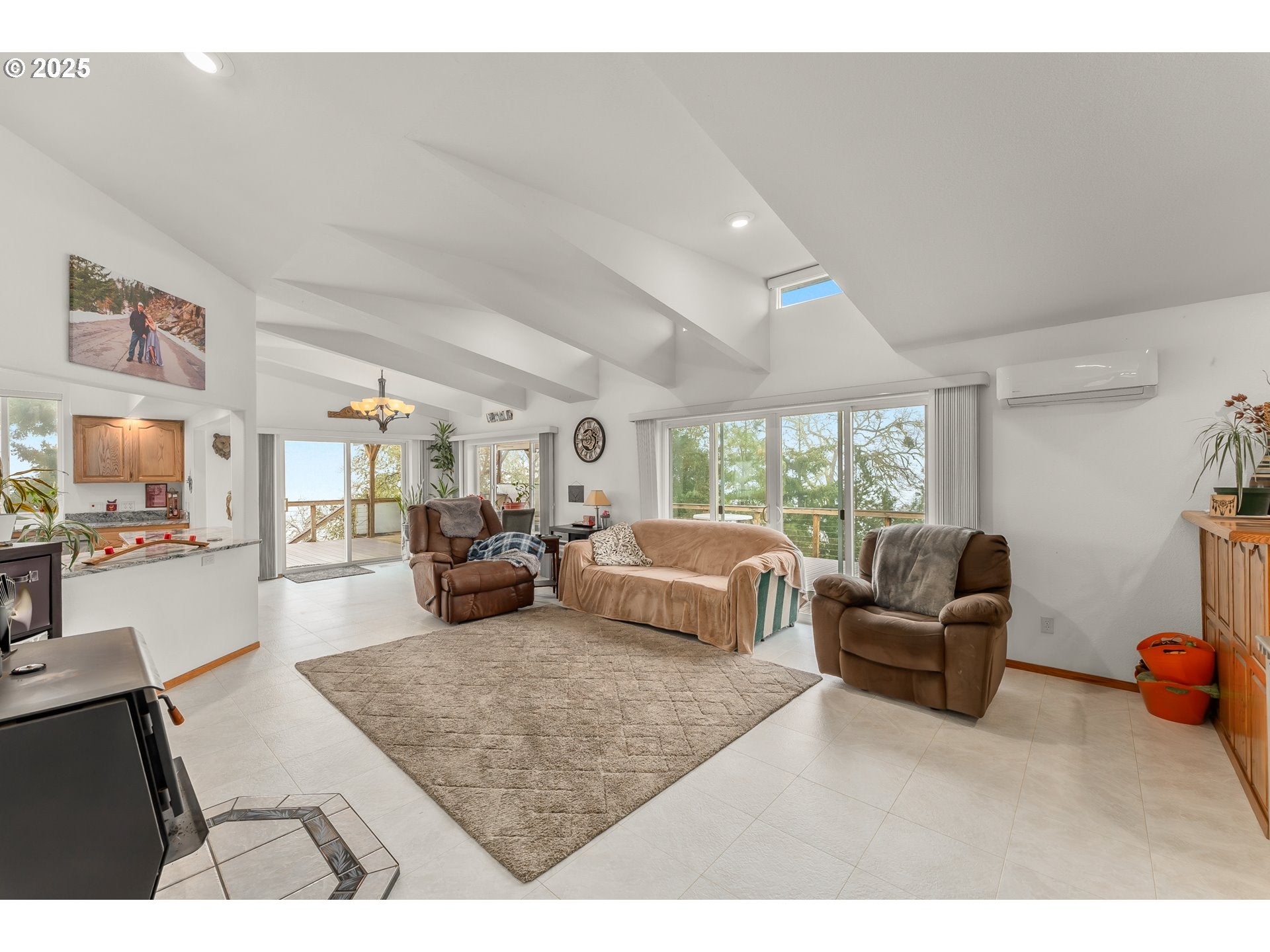 Roseburg, Oregon, 97470, United States, 4 Bedrooms Bedrooms, ,3 BathroomsBathrooms,Residential,Active,1701656